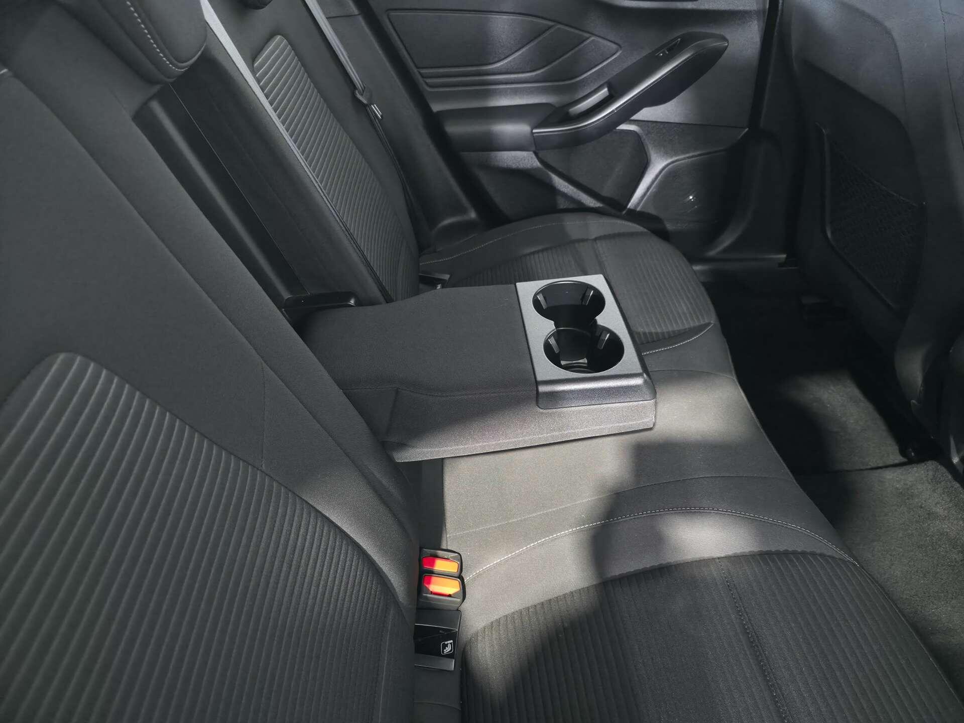Ford Focus view 54