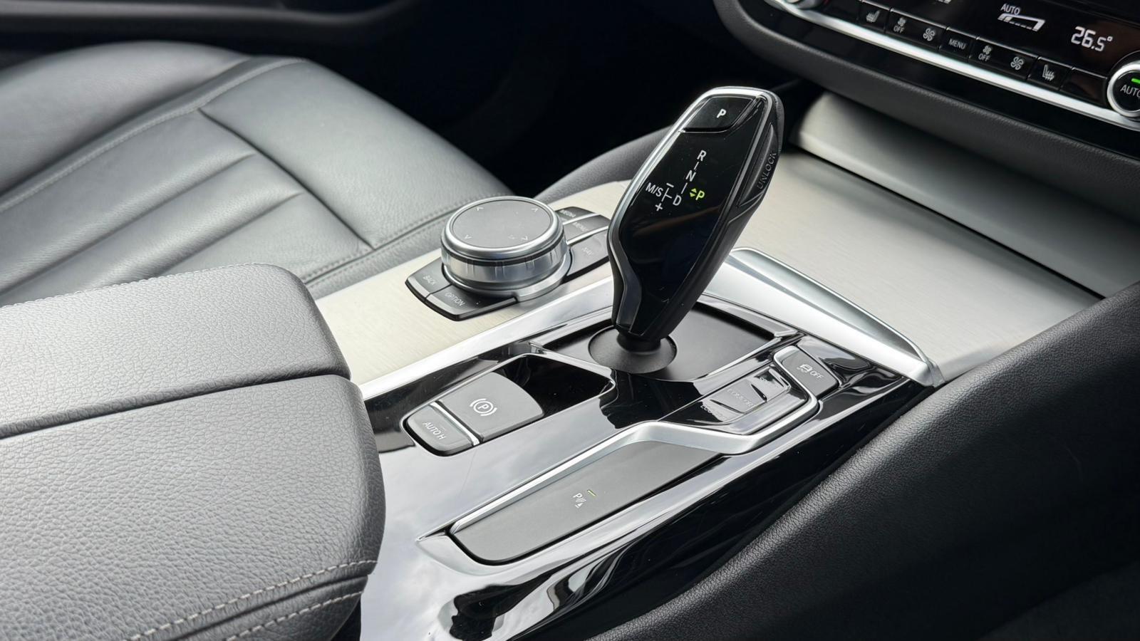 BMW 5 Series view 15