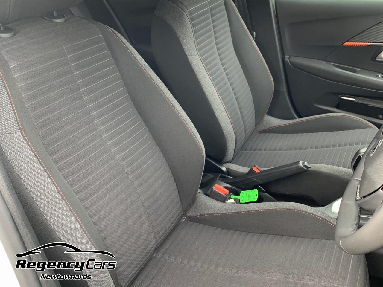 Peugeot 208 view 14