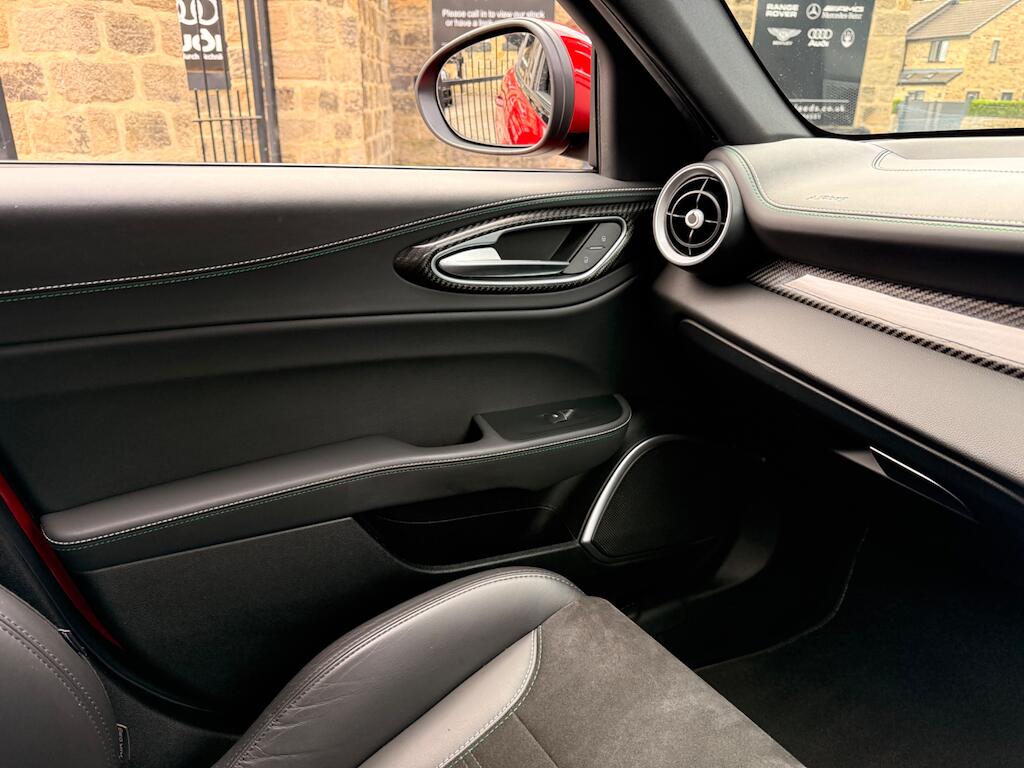 Alfa Romeo Giulia view 51