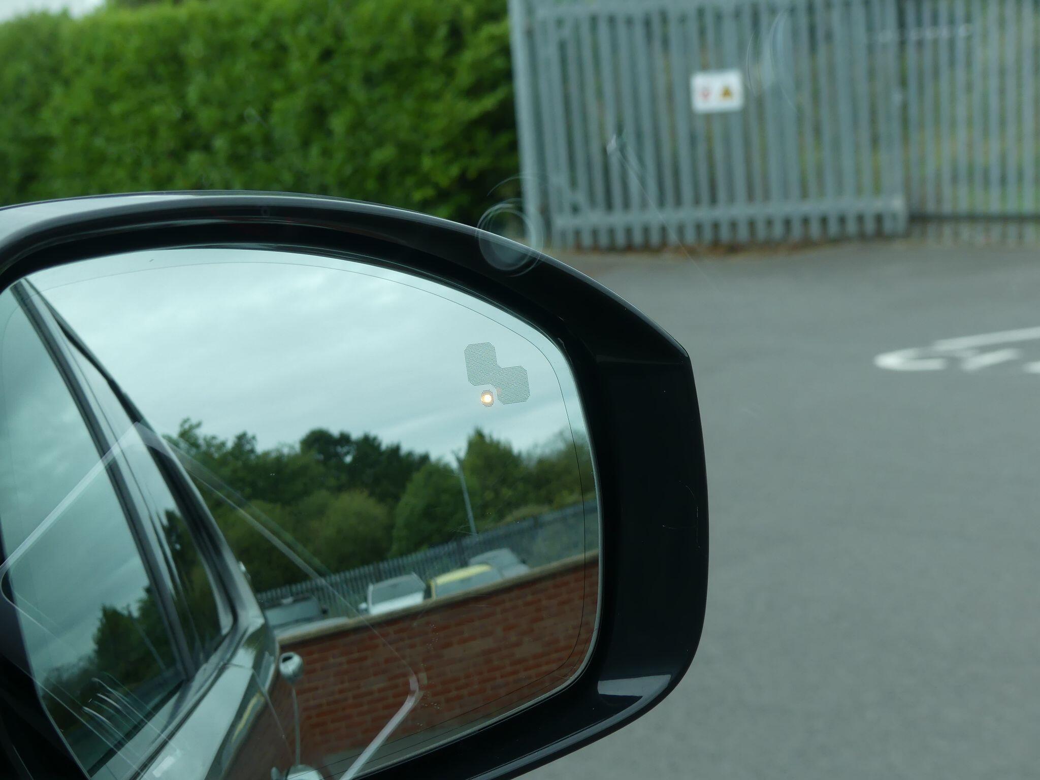Land Rover Discovery view 25