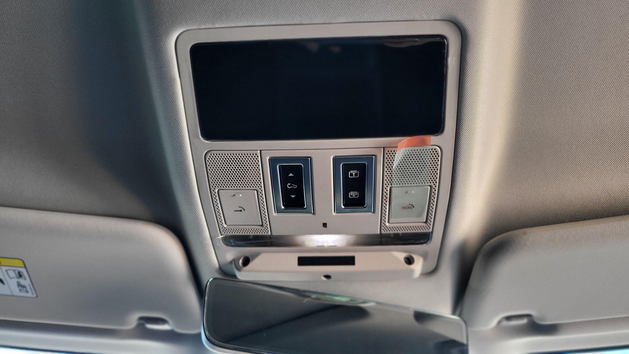 Land Rover Defender view 27