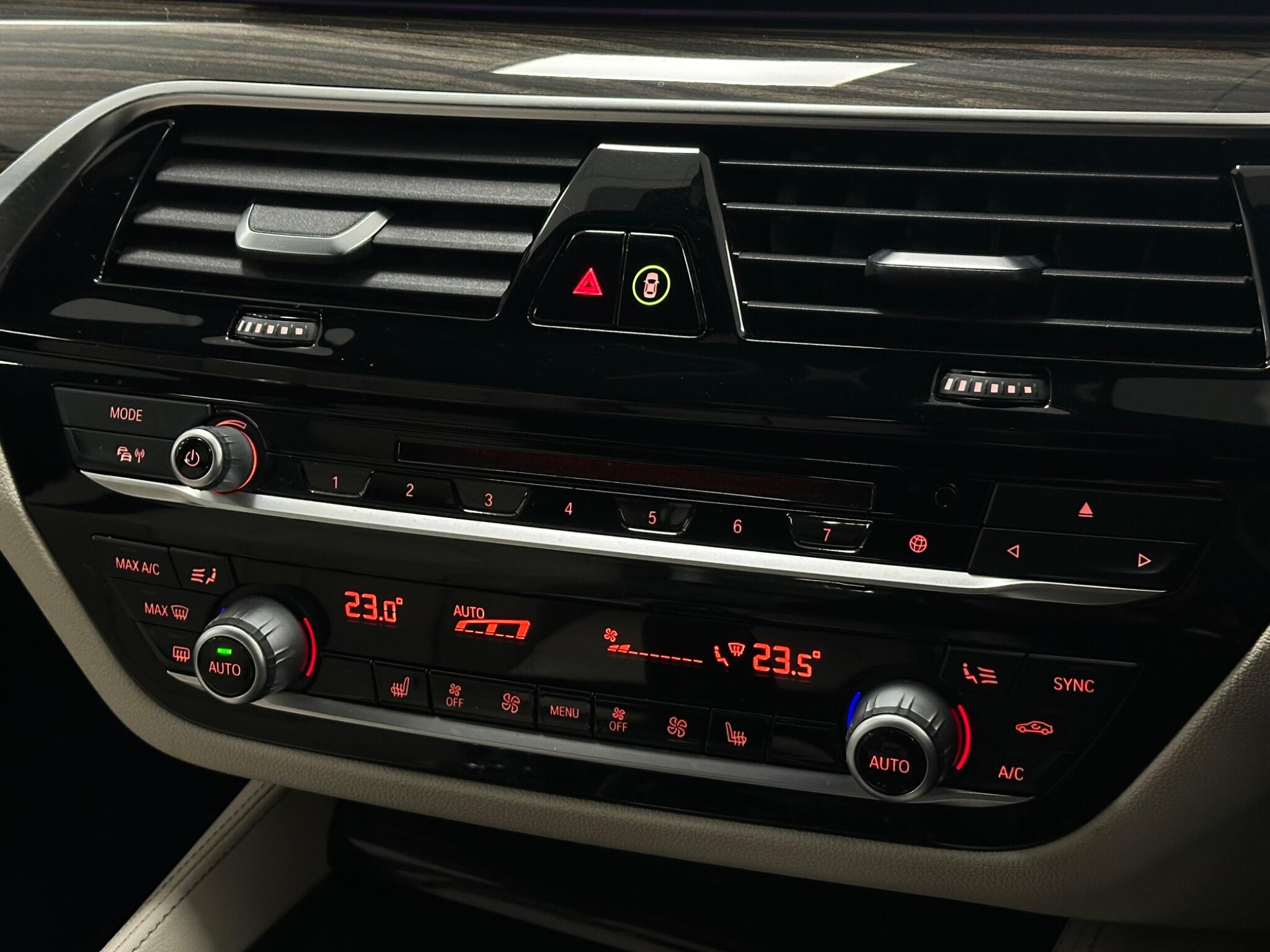 BMW 5 Series view 28