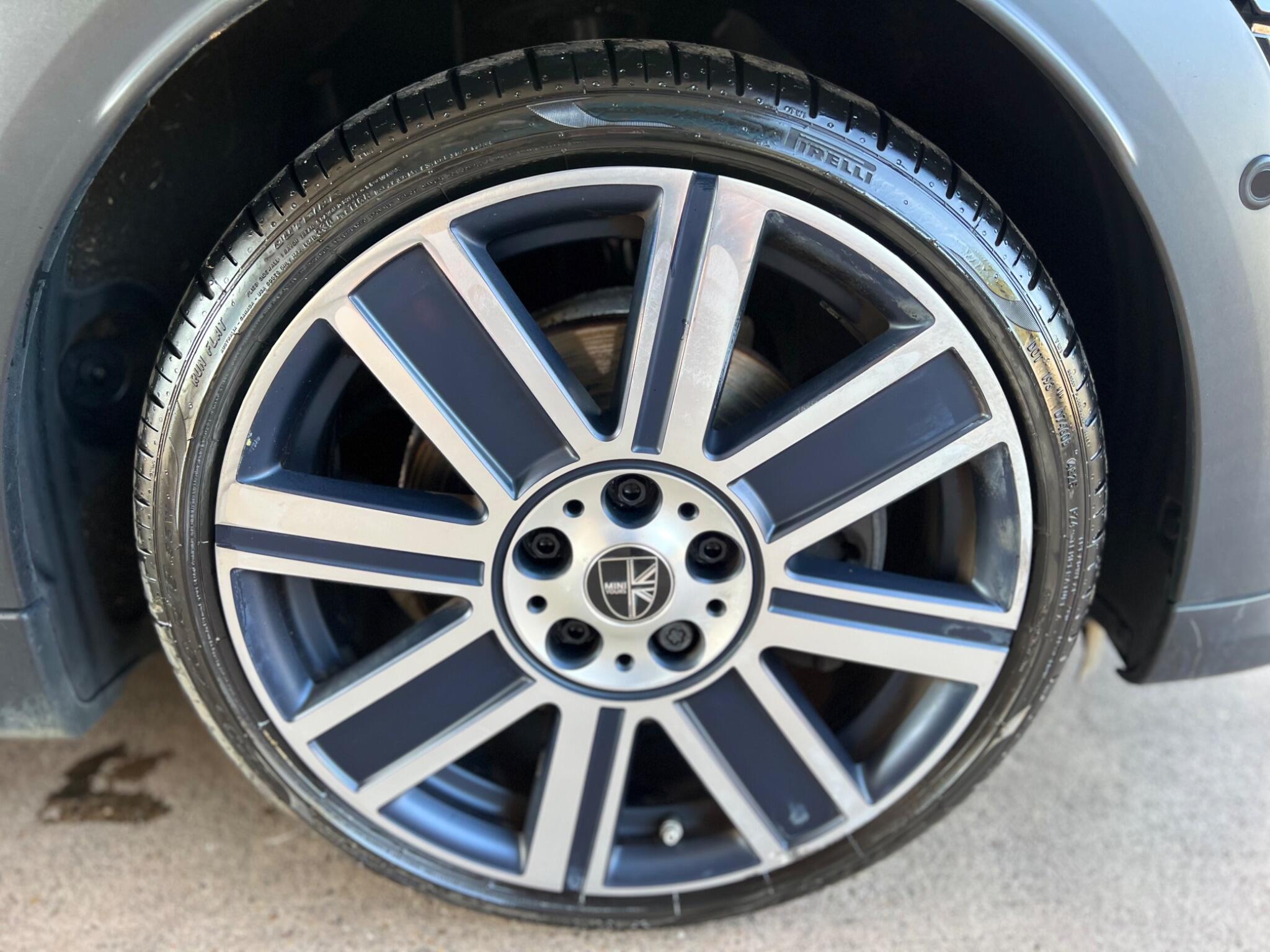 MINI Convertible view 21