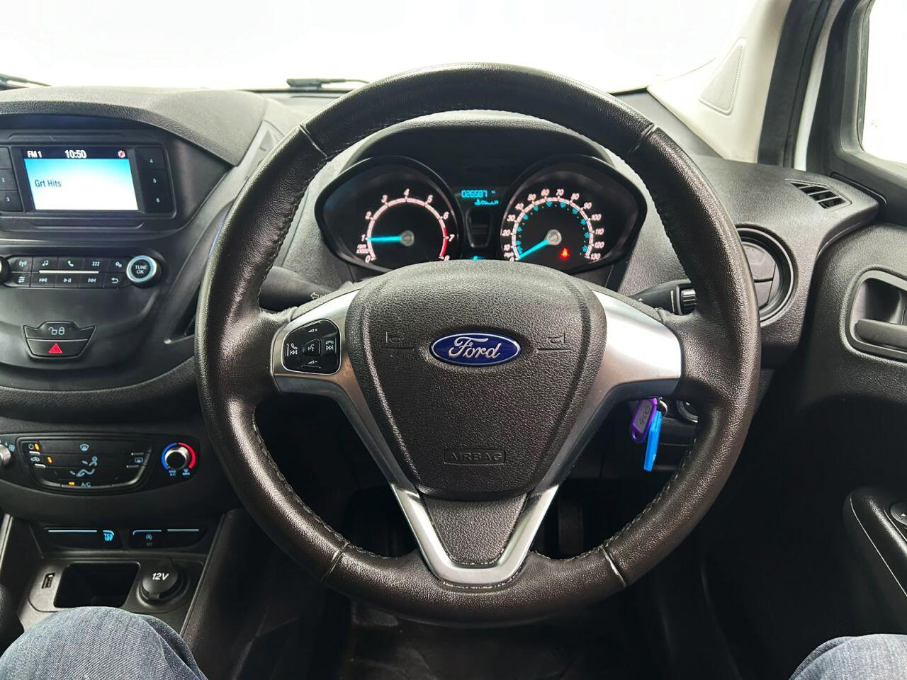 Ford Transit Courier view 19