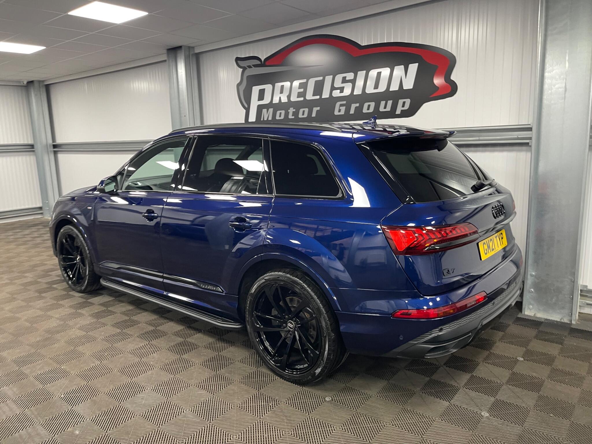 Audi Q7 view 13