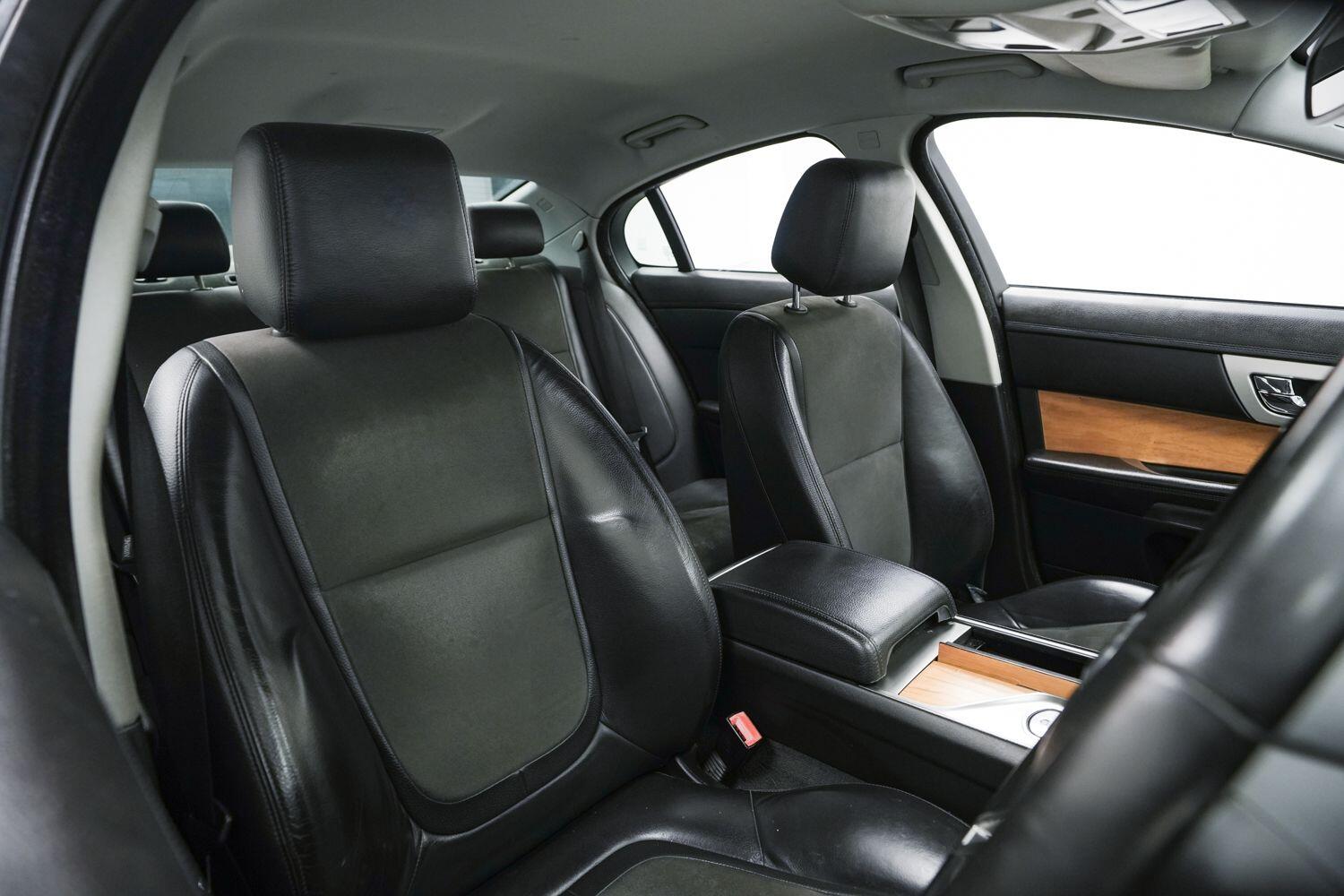 Jaguar XF view 9