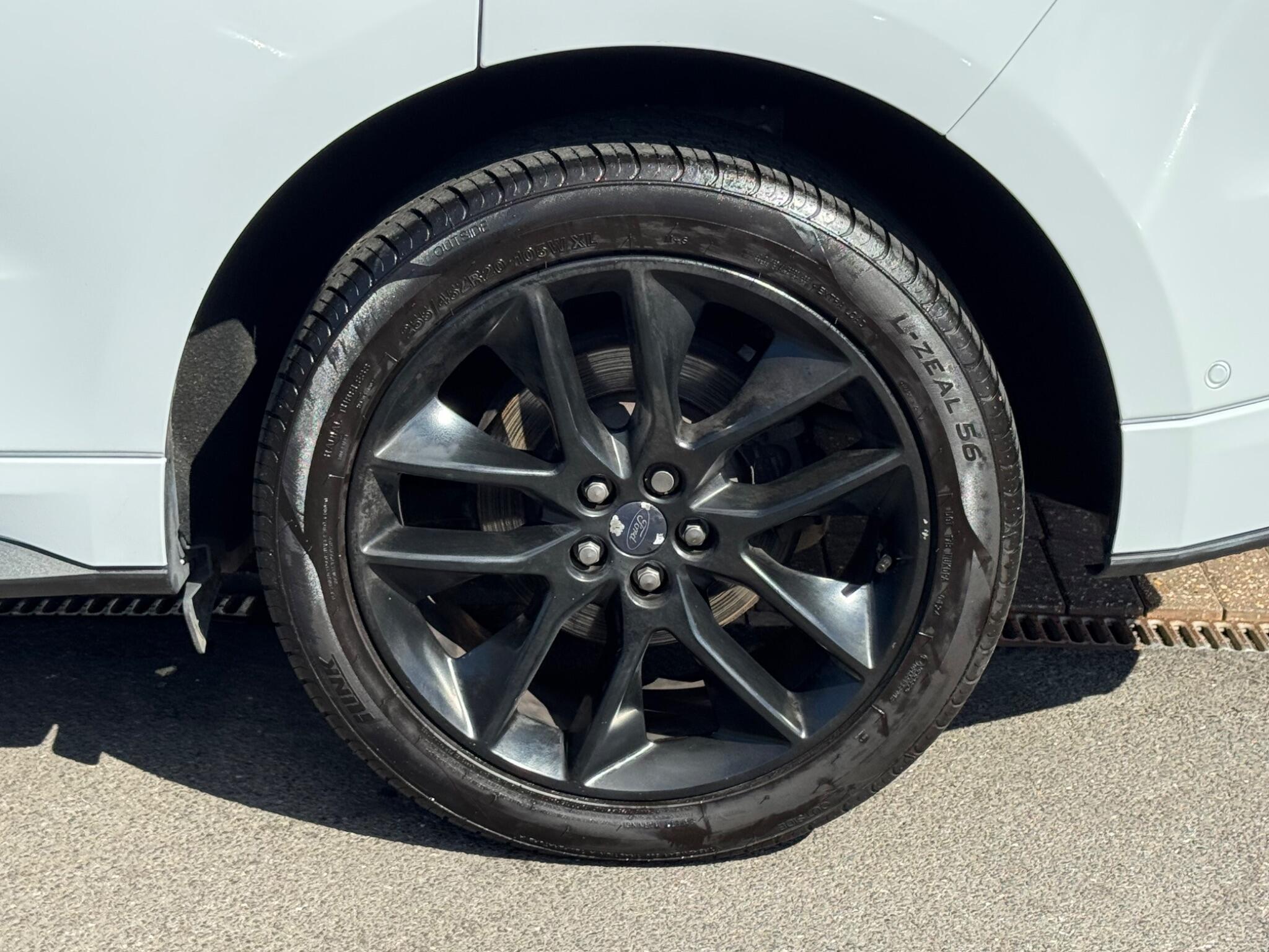 Ford Edge view 37