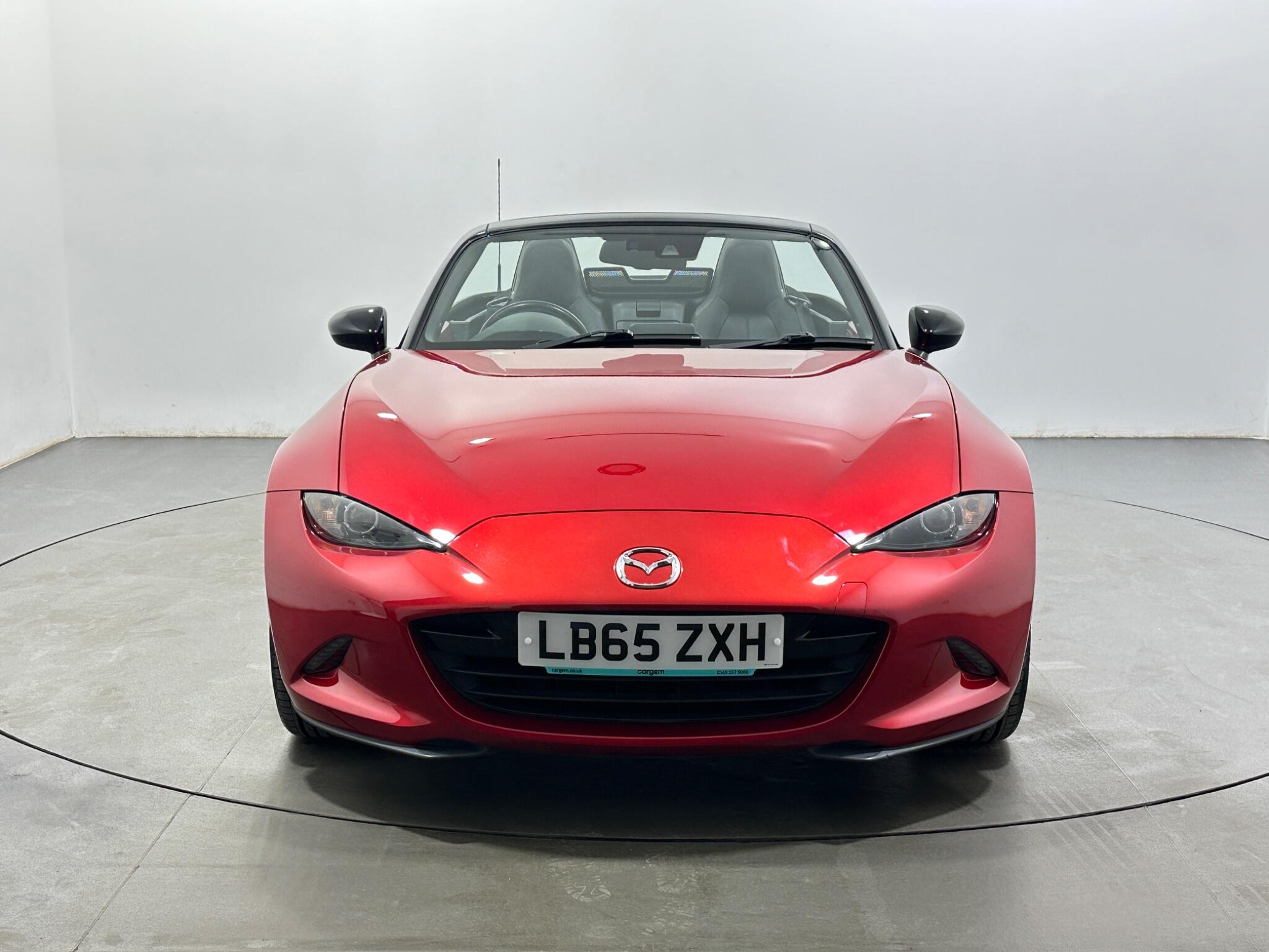 Mazda MX-5 view 3