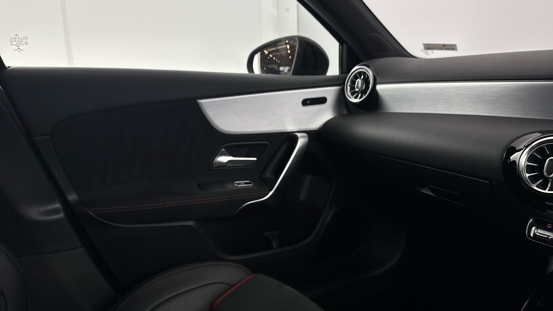 Mercedes-Benz A-Class view 35
