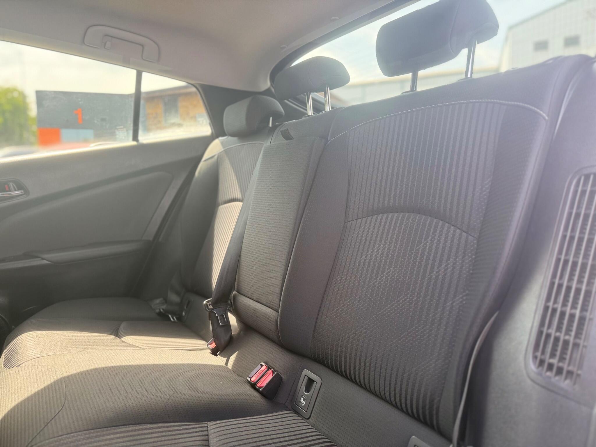 Toyota Prius view 11