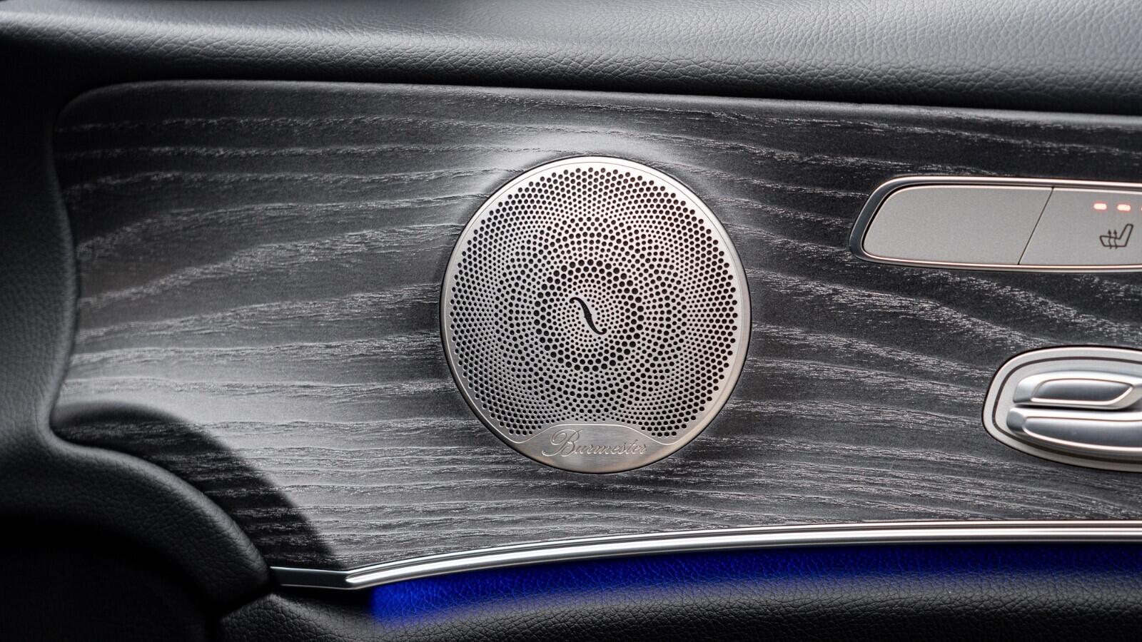 Mercedes-Benz E Class view 32
