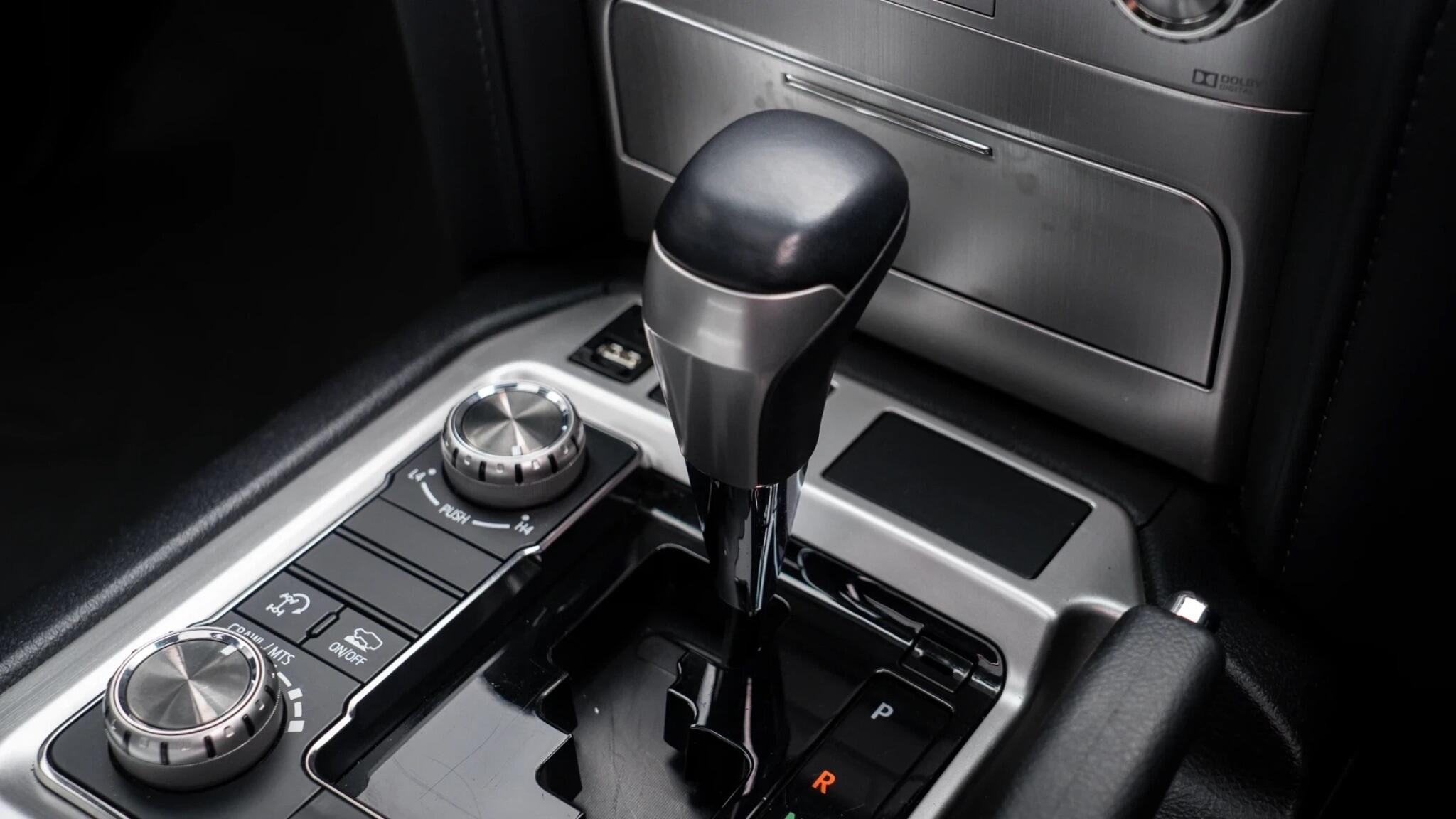 Toyota Land Cruiser view 11