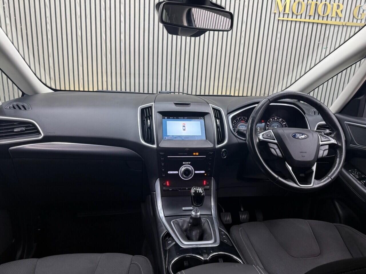 Ford S-Max view 9