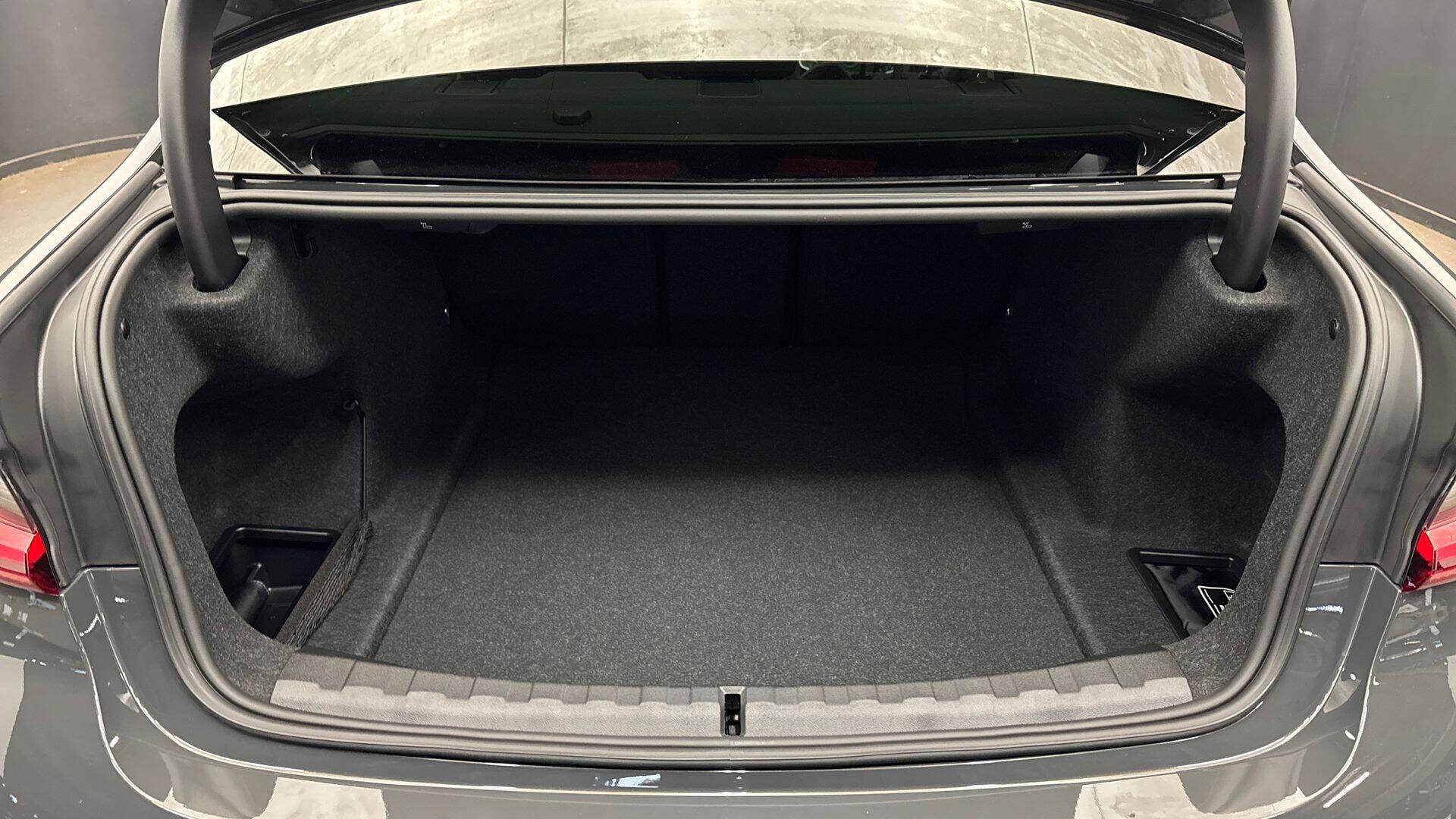 BMW 3 Series view 13