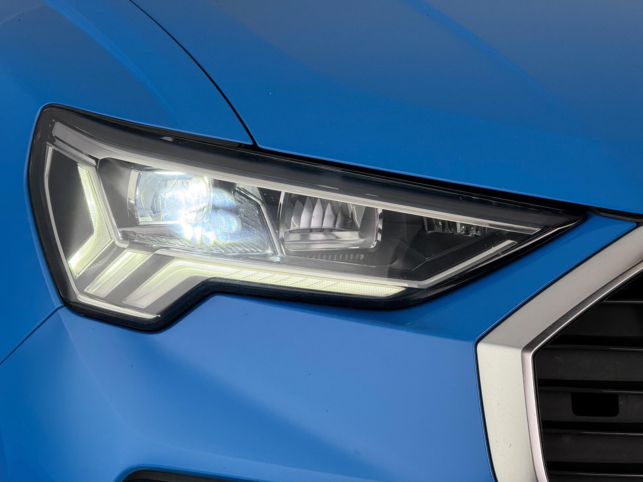 Audi Q3 view 12