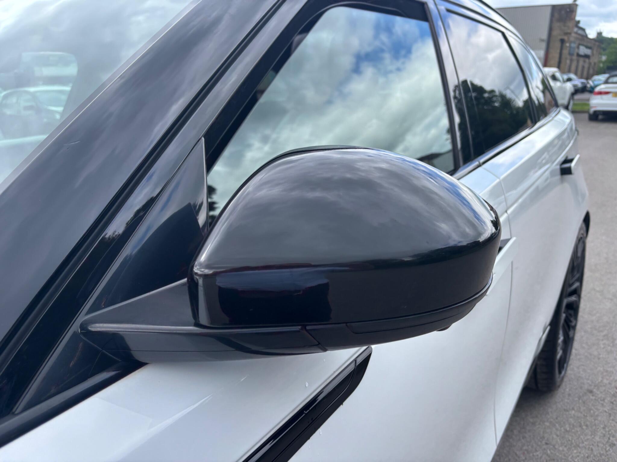 Land Rover Range Rover Velar view 34