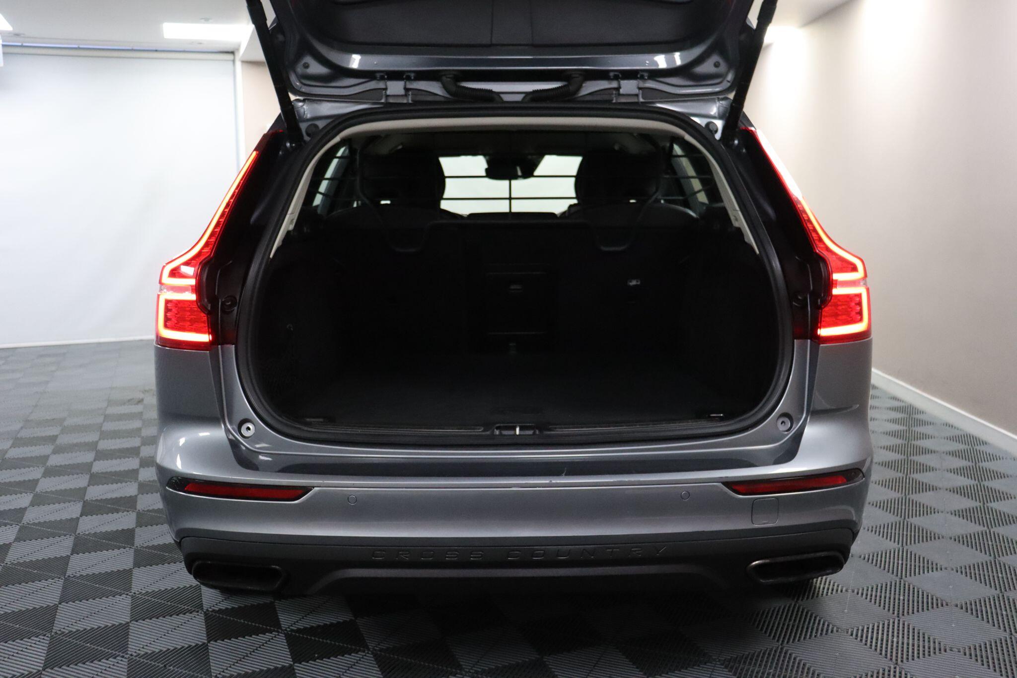 Volvo V60 Cross Country view 14