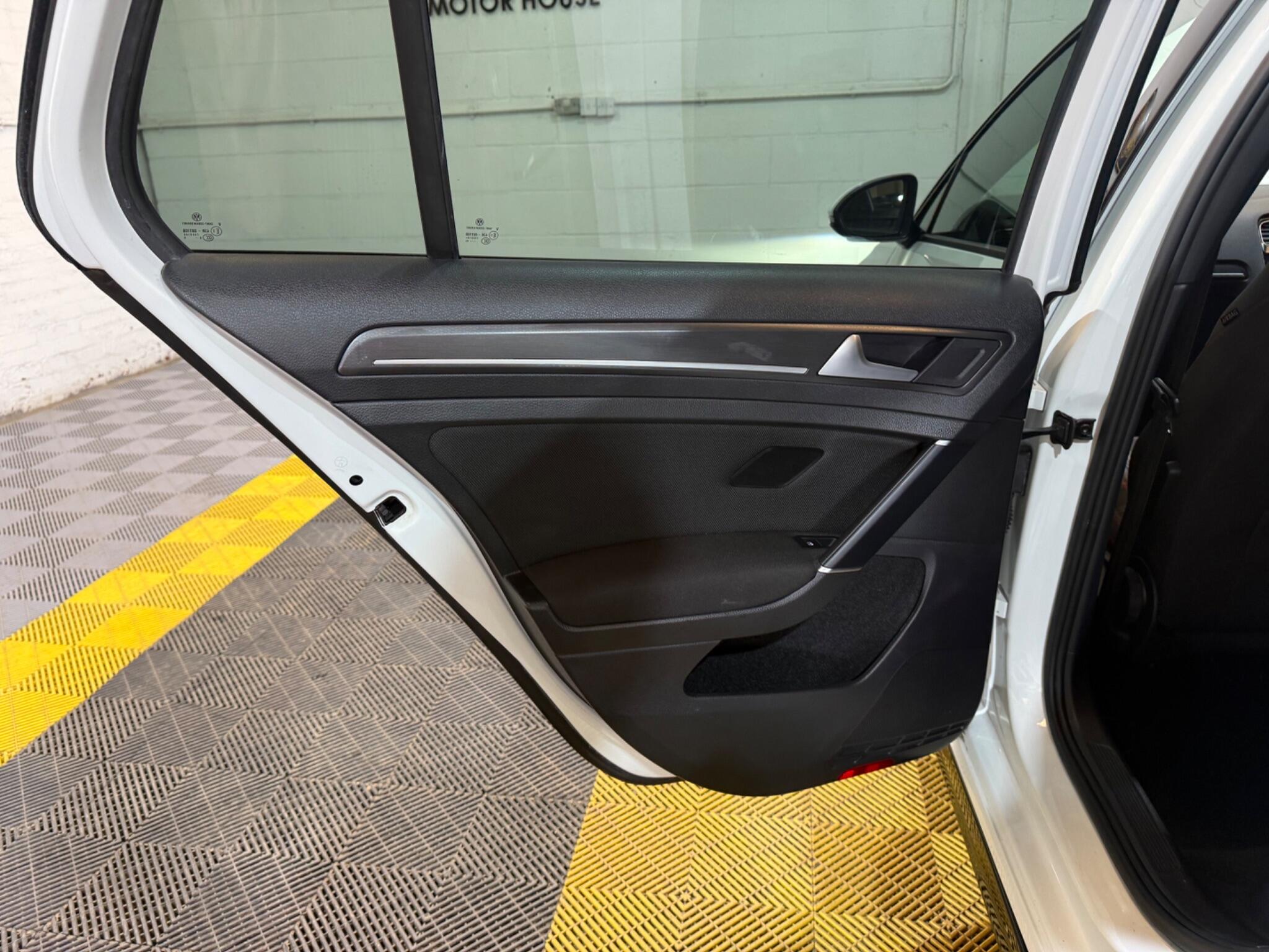 Volkswagen Golf view 40