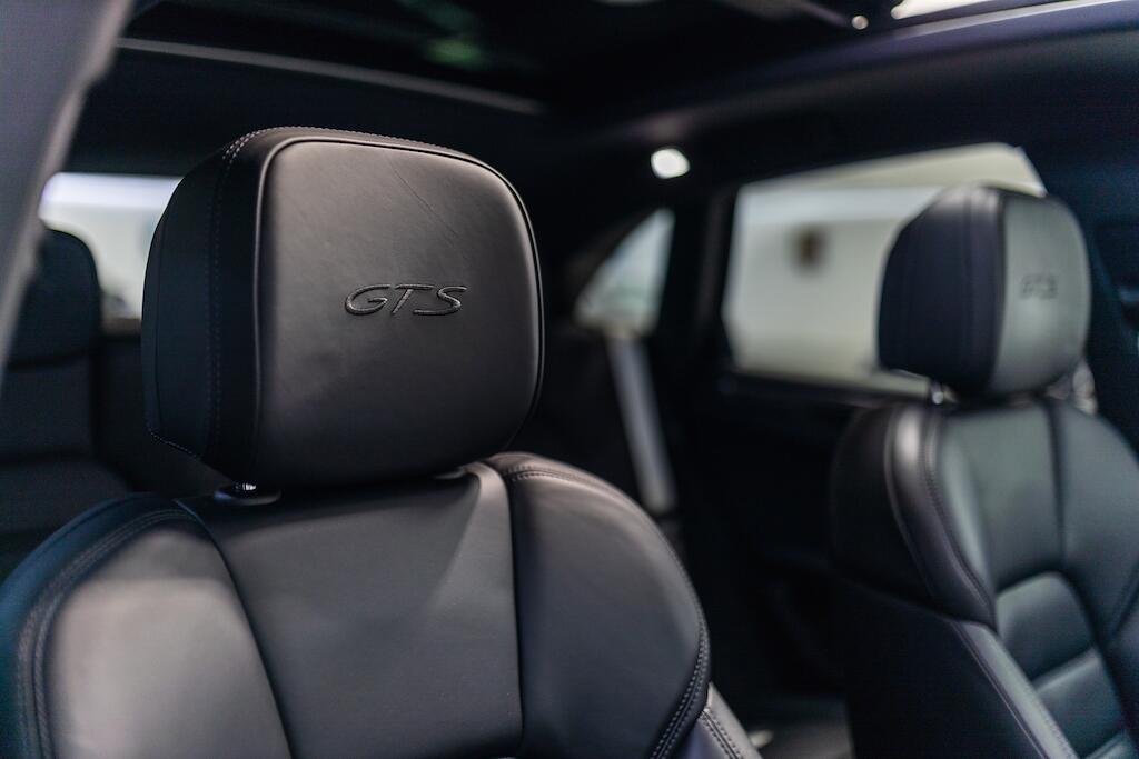 Porsche Macan view 20