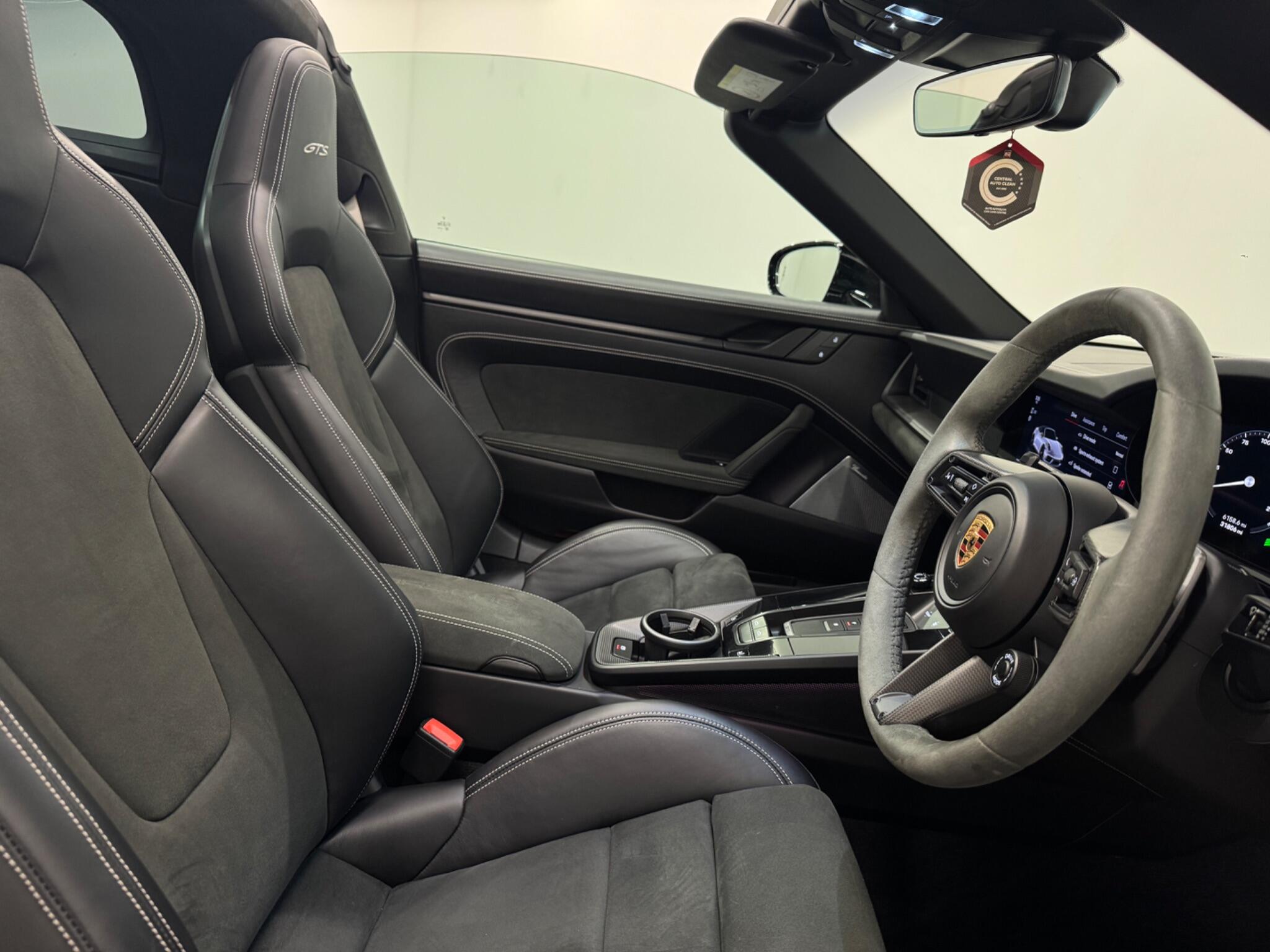 Porsche 911 view 14