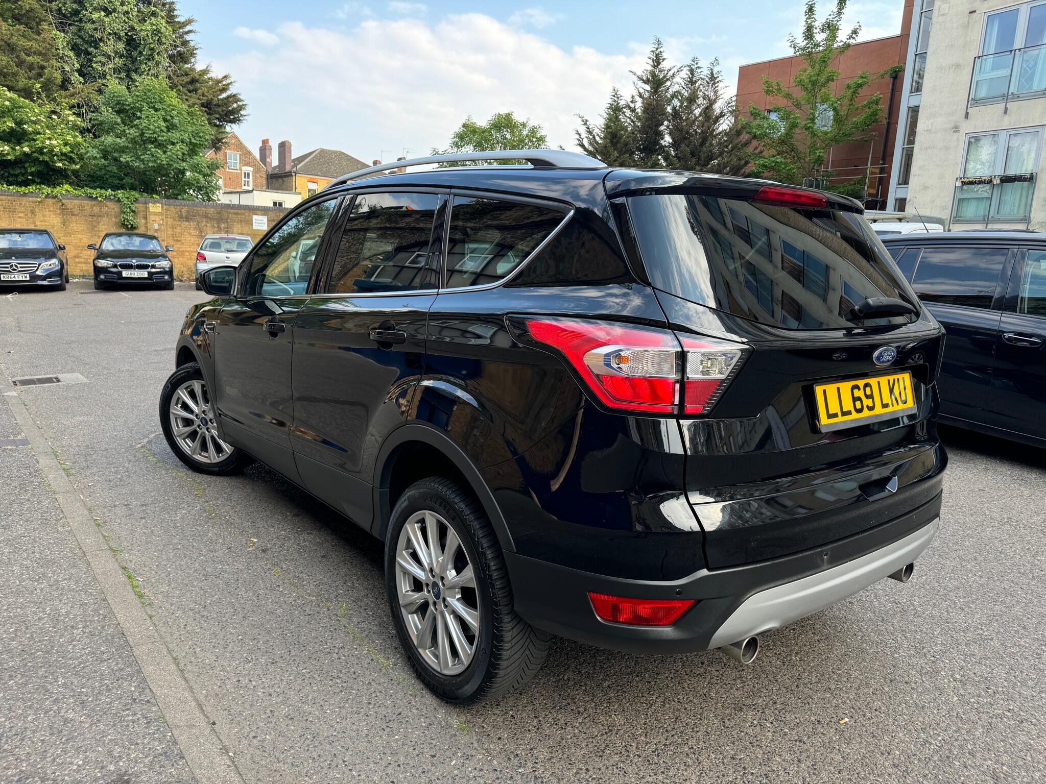 Ford Kuga view 4