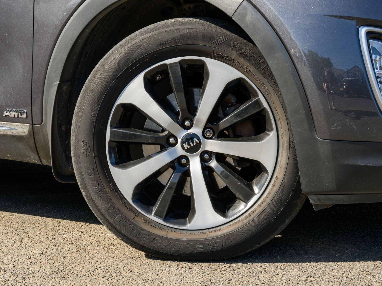 Kia Sorento view 8