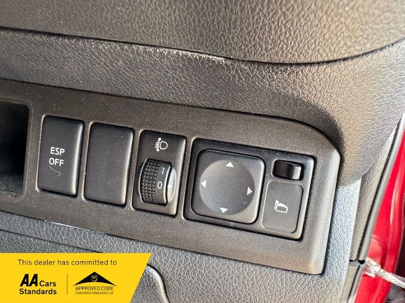 2013 Nissan Note image 30