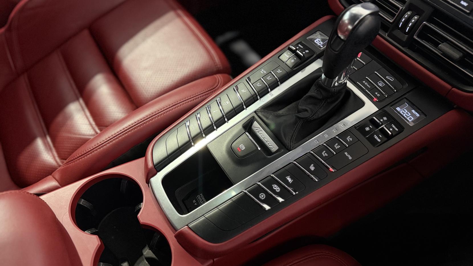 Porsche Macan view 20