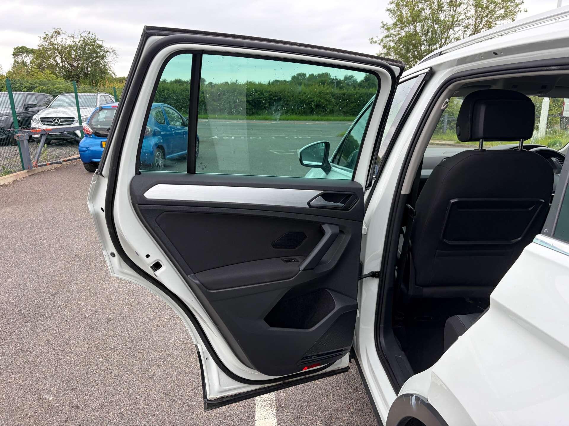 Volkswagen Tiguan view 19