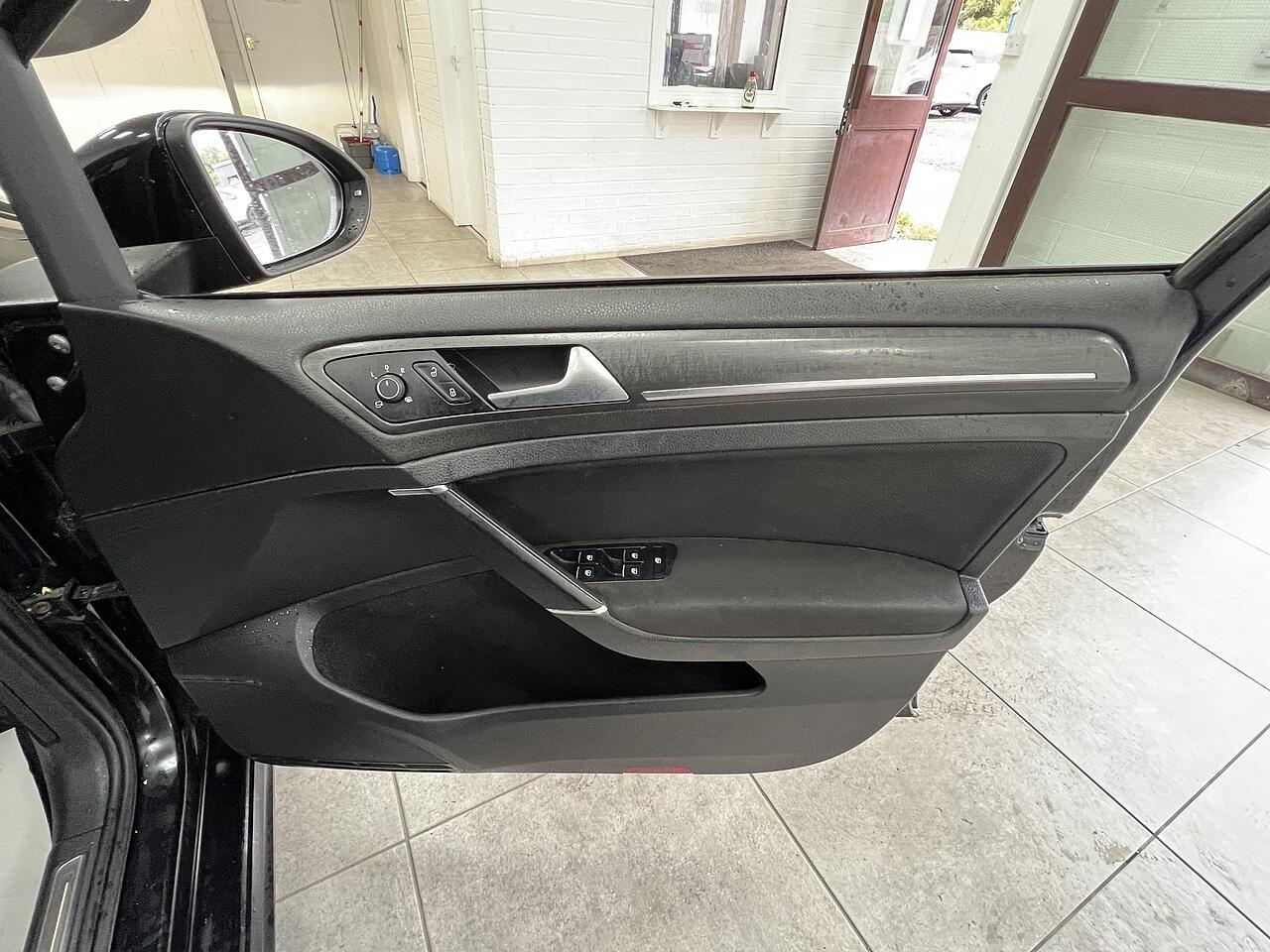 Volkswagen Golf view 14