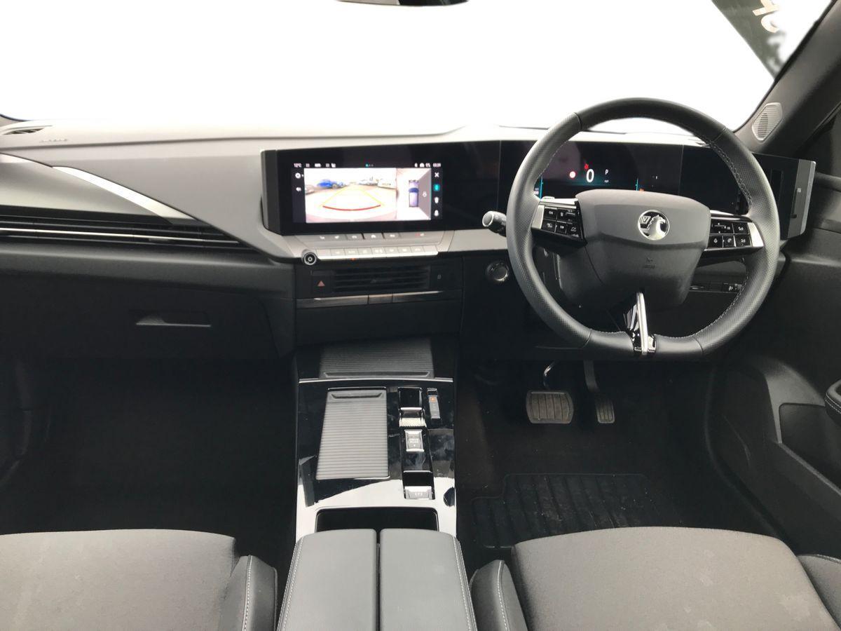 Vauxhall Astra view 4