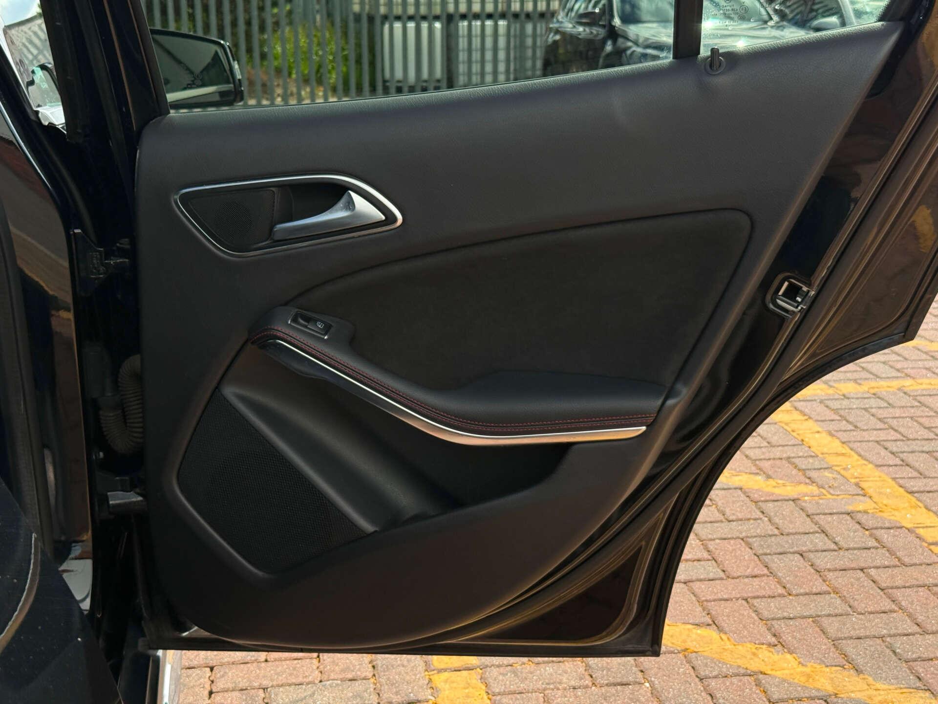 Mercedes-Benz Gla view 37