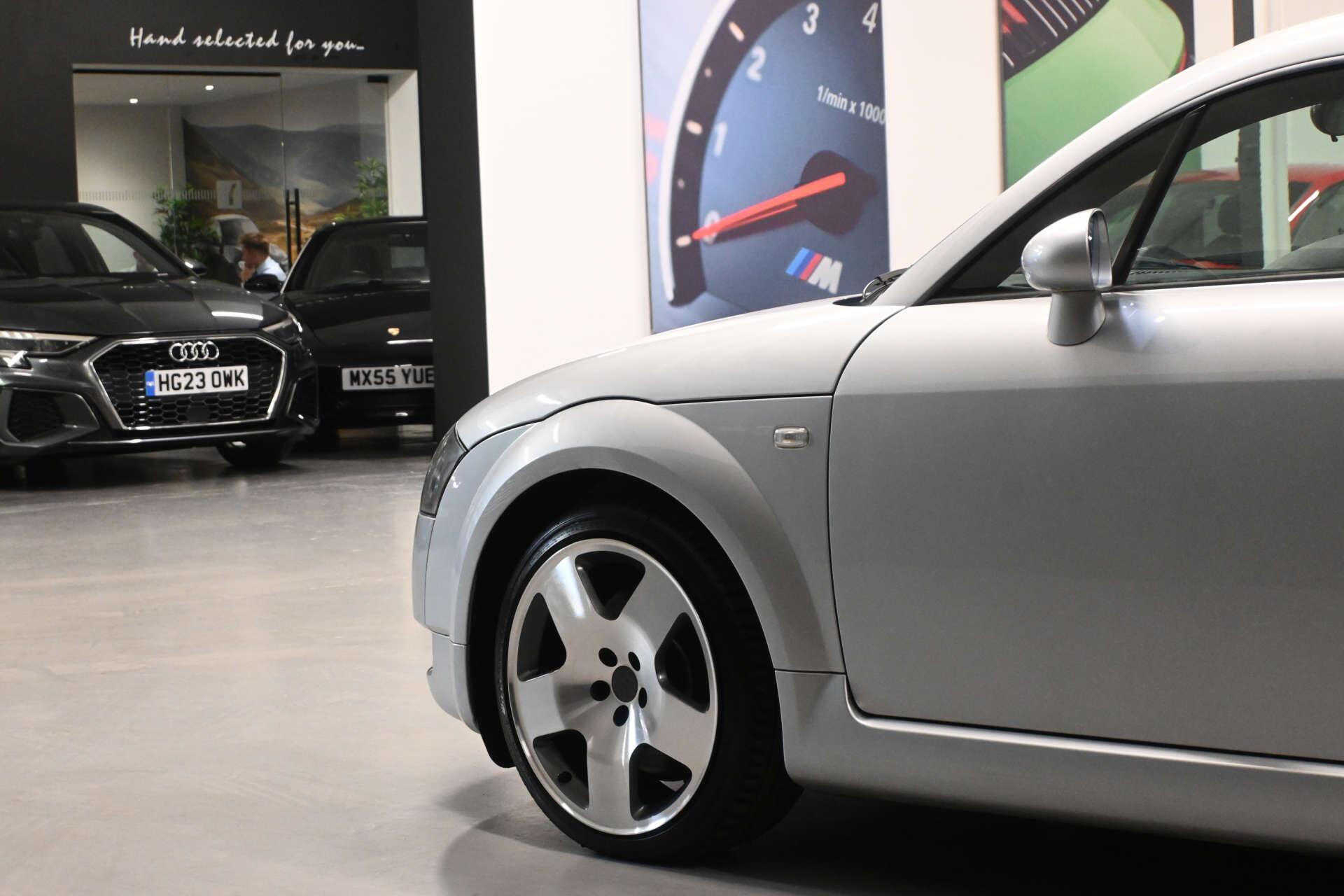 Audi TT view 16
