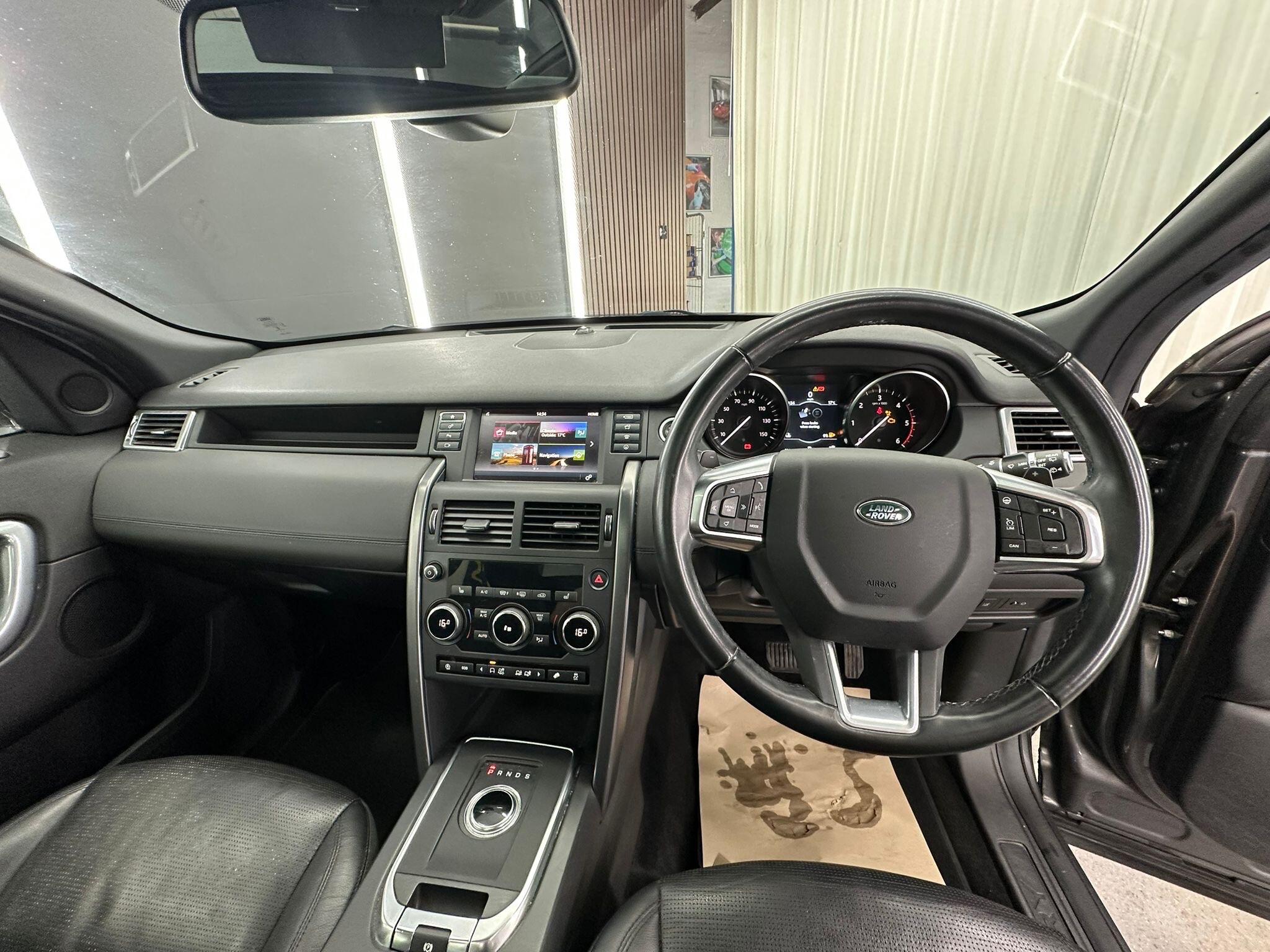 Land Rover Discovery Sport view 36