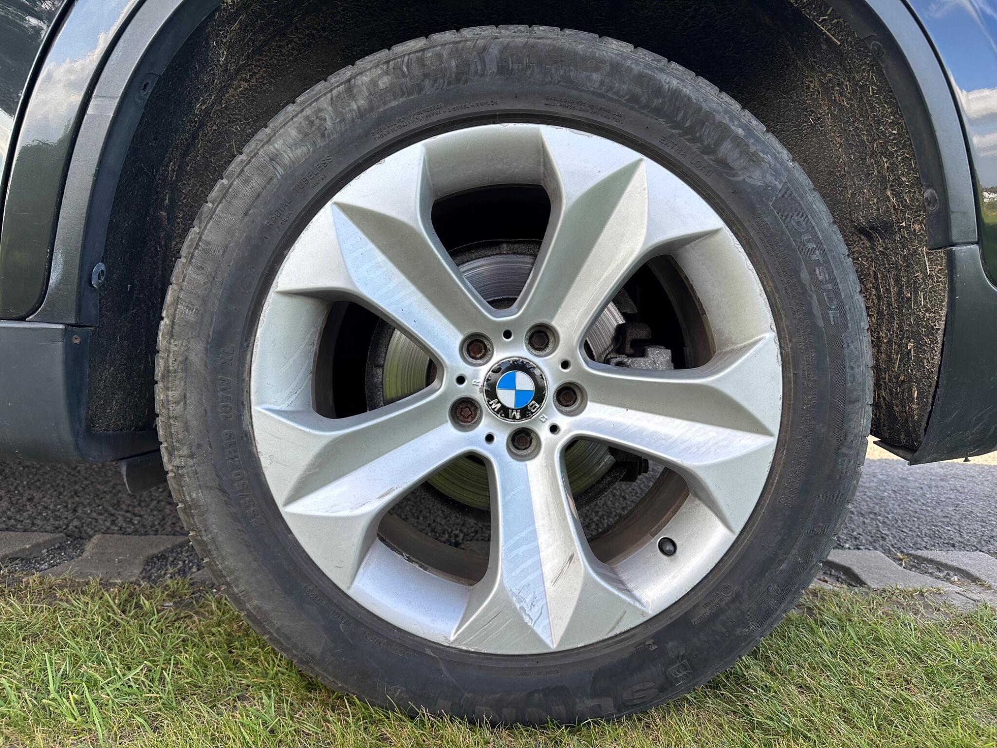 BMW X6 view 24
