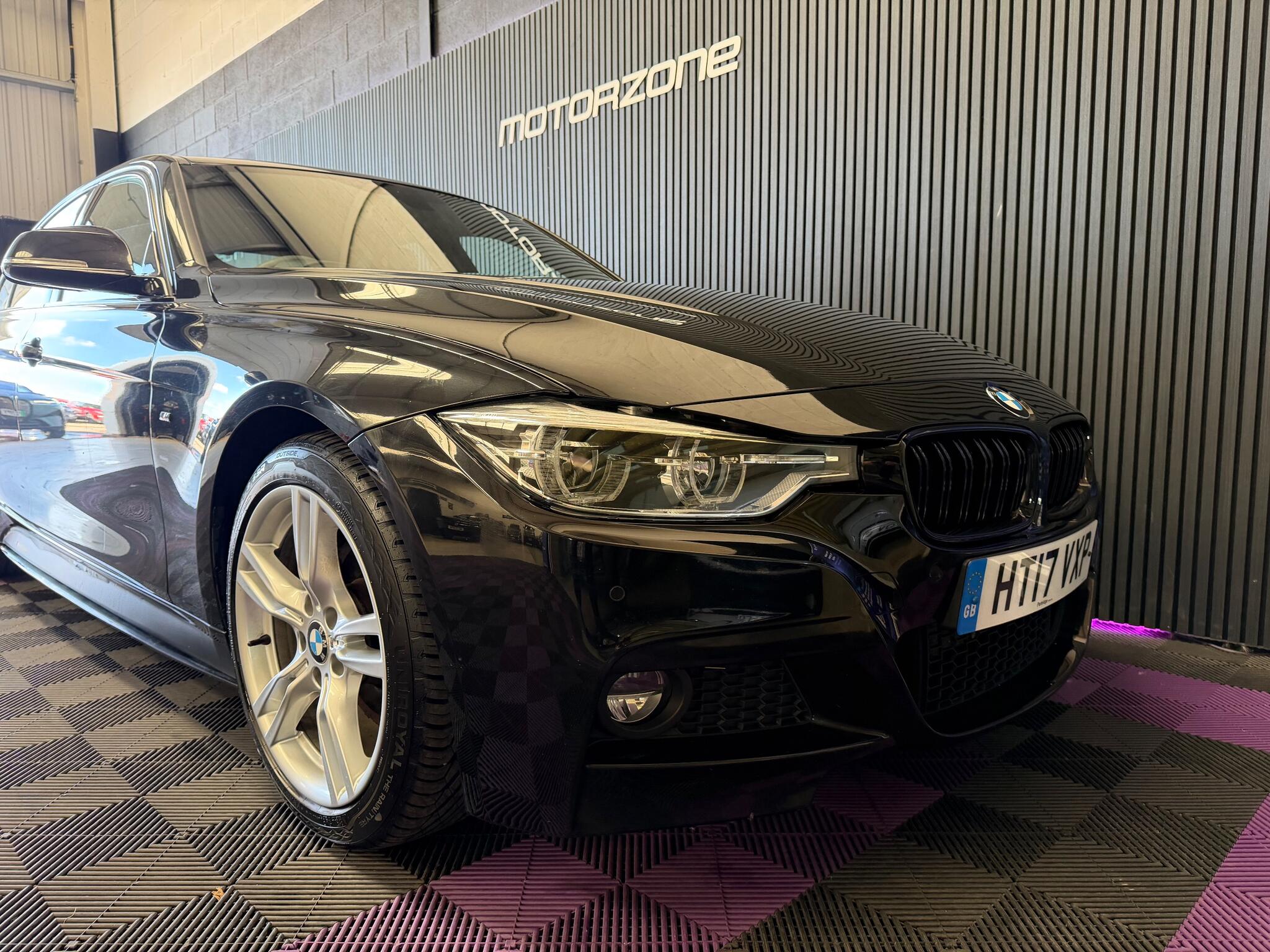 BMW 3 Series view 4