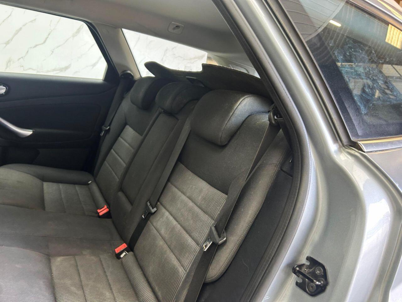 Ford Mondeo view 15