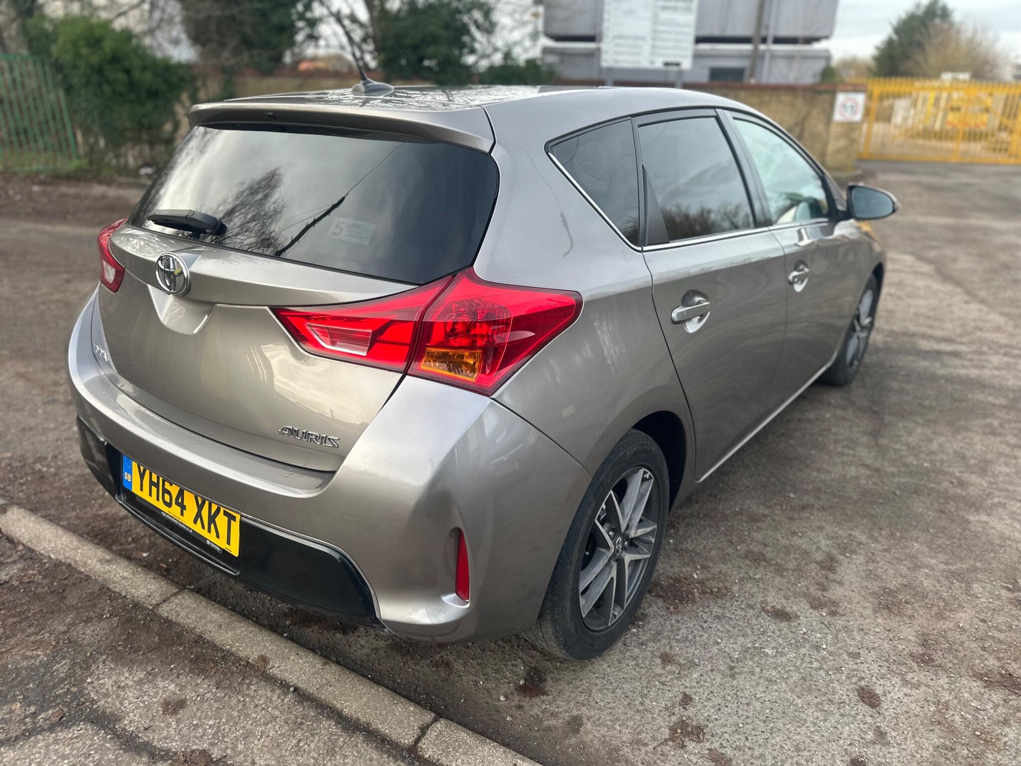 2014 Toyota Auris image 9