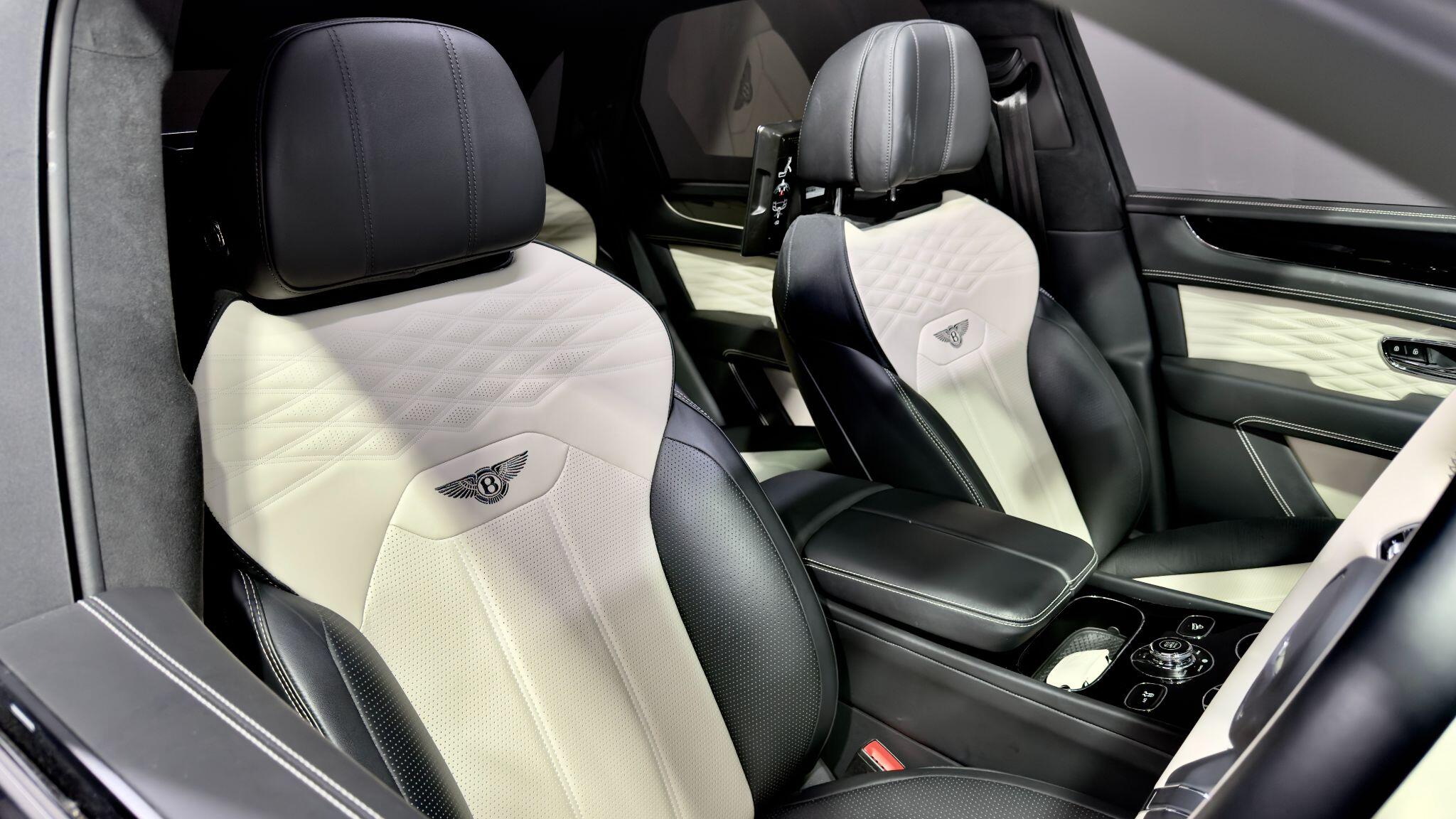 Bentley Bentayga view 29
