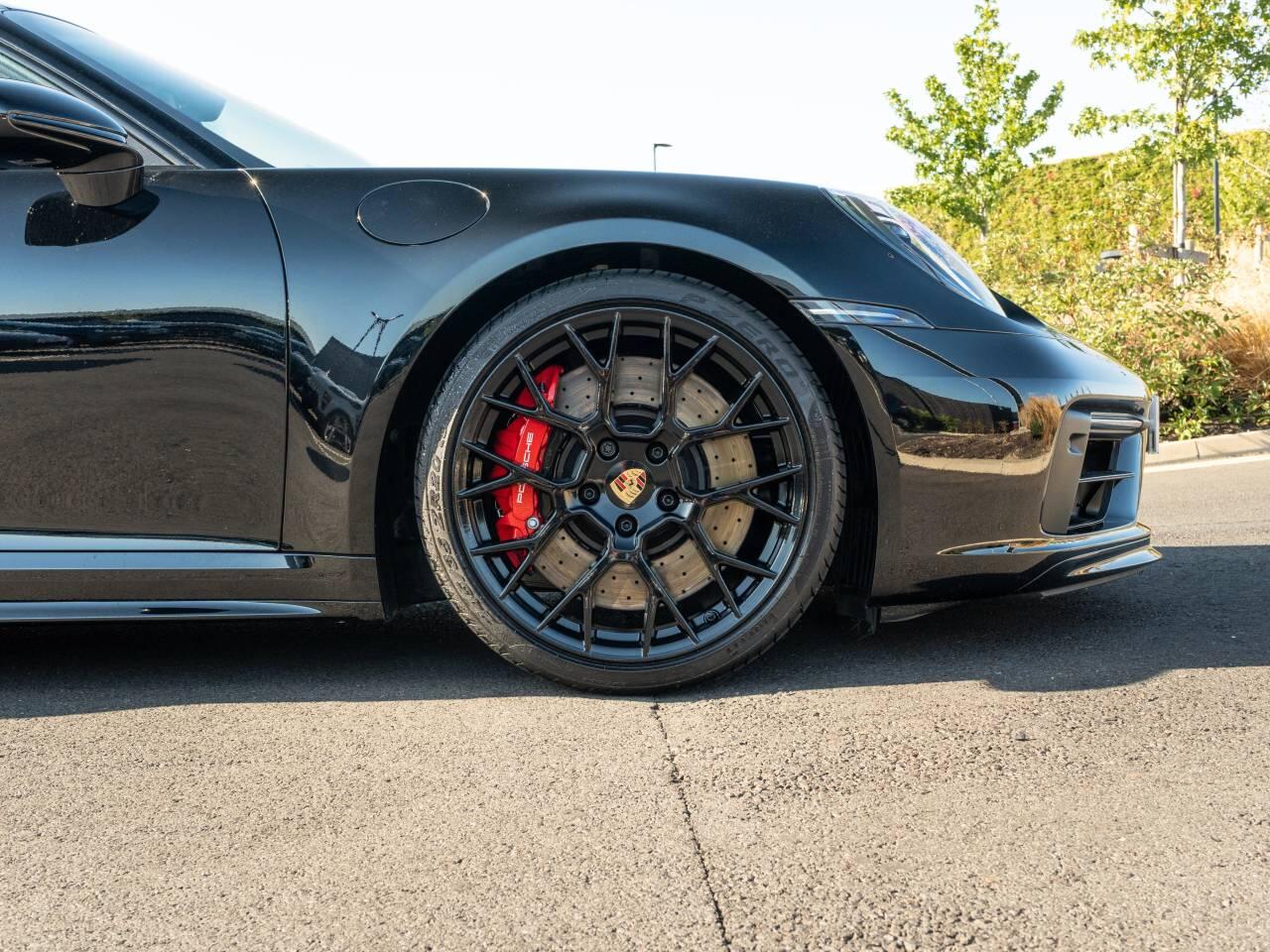 Porsche 911 view 14