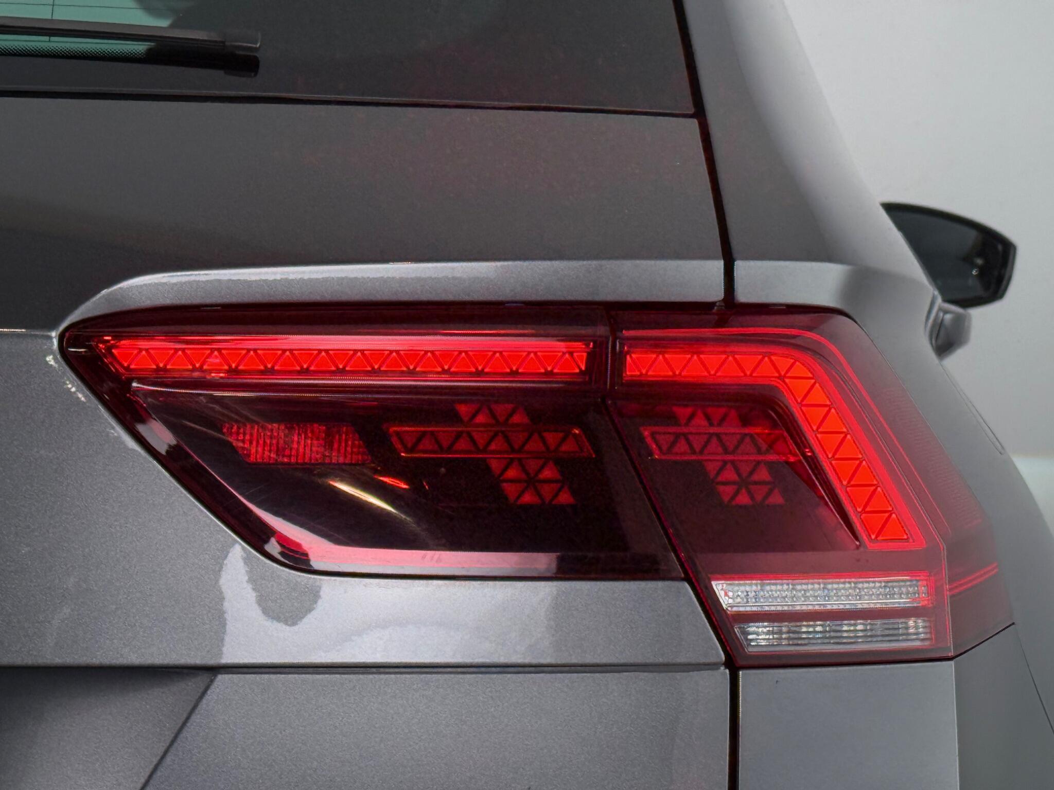 Volkswagen Tiguan view 6