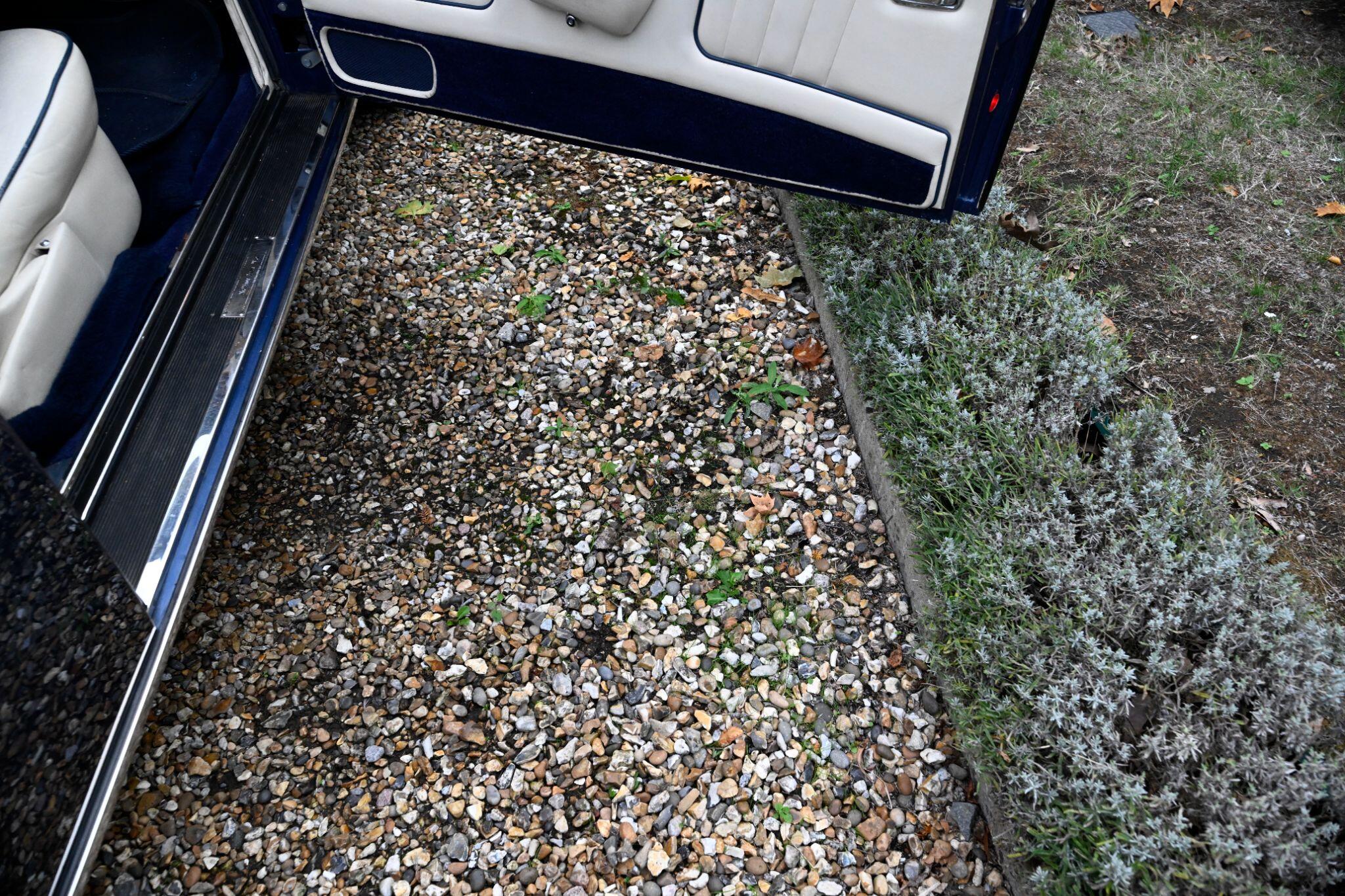 Rolls-Royce Corniche view 81