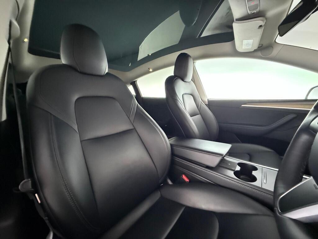 Tesla Model Y view 32