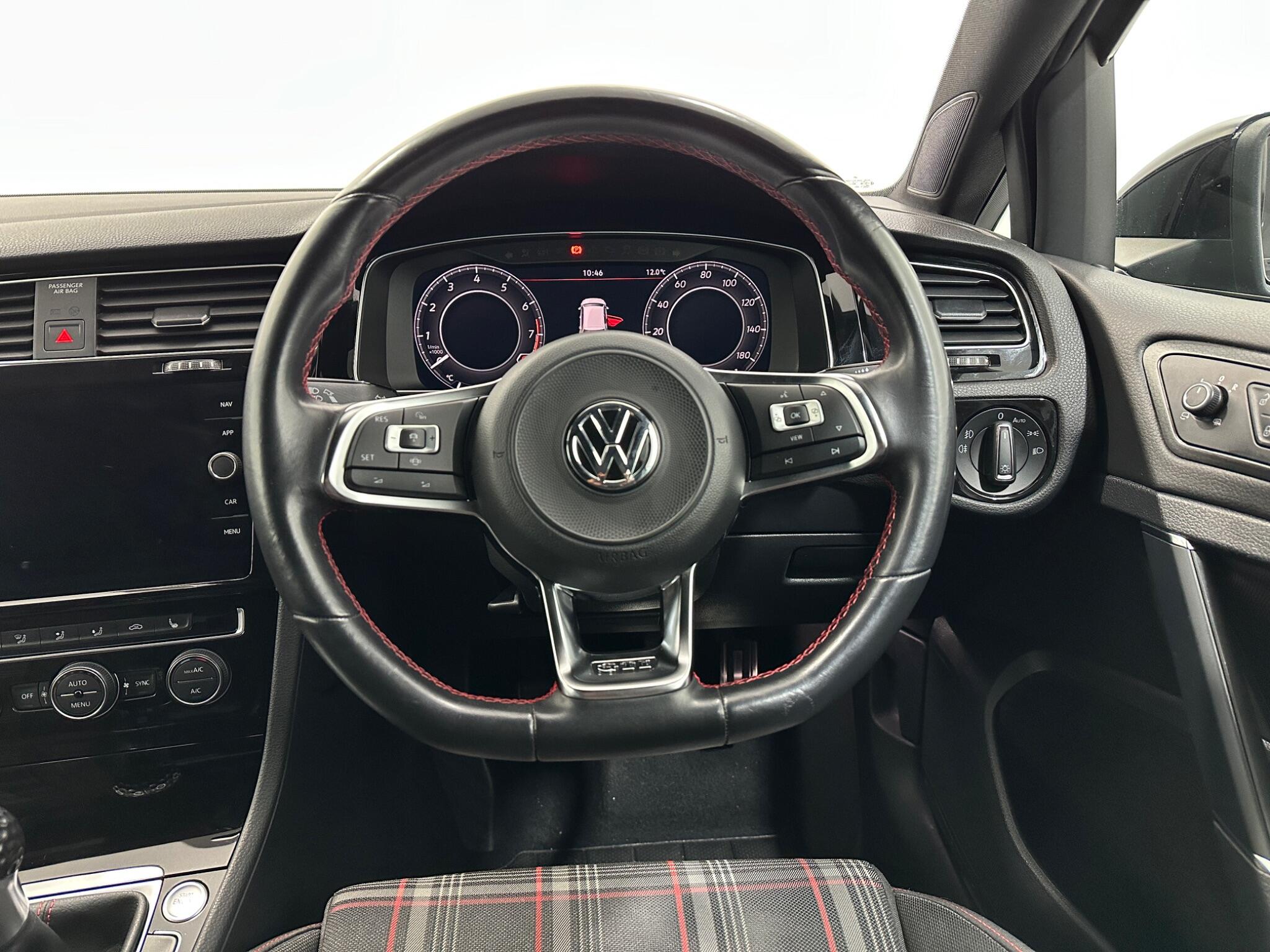 Volkswagen Golf view 13