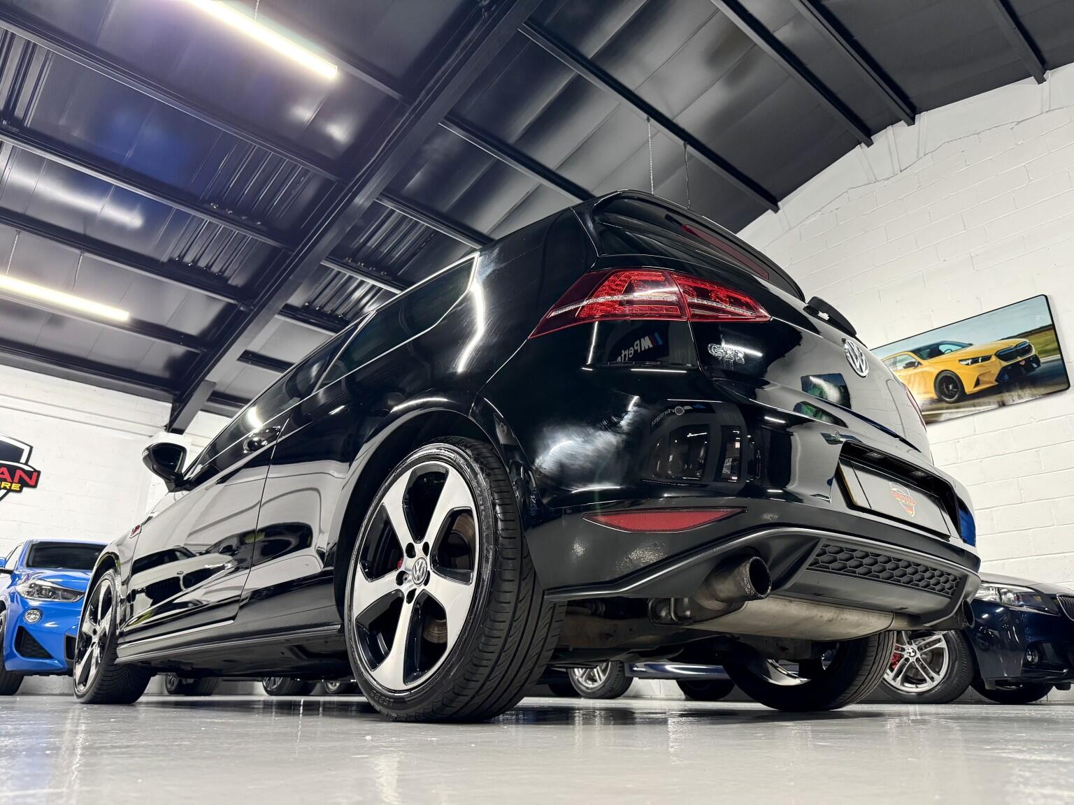 Volkswagen Golf view 6