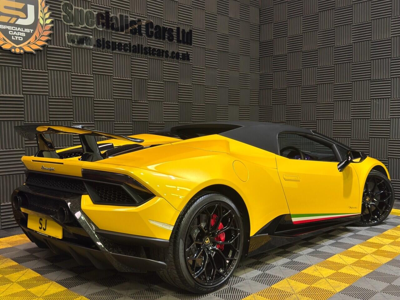 Lamborghini Performante Spyder view 16