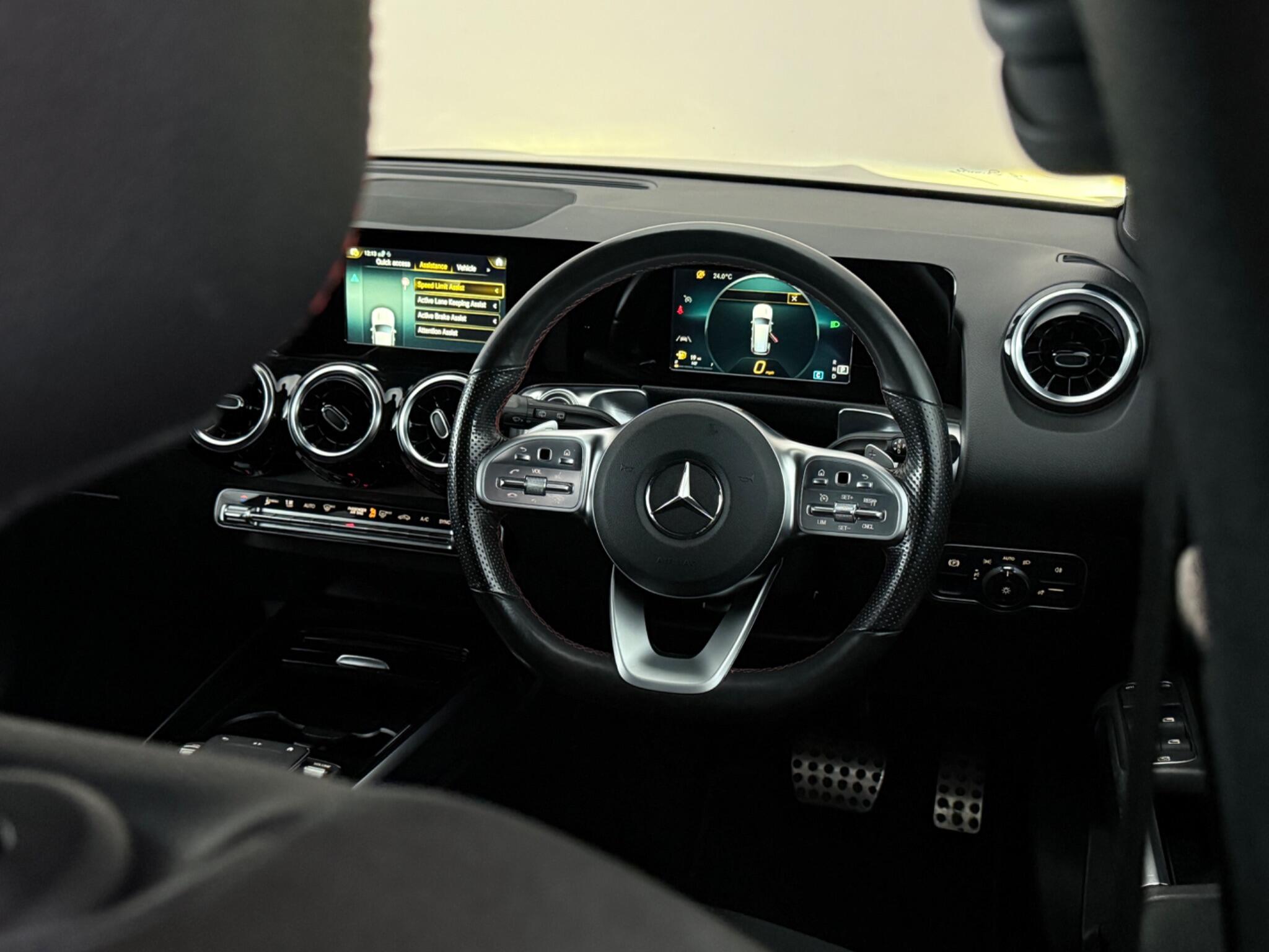 Mercedes-Benz GLB view 13