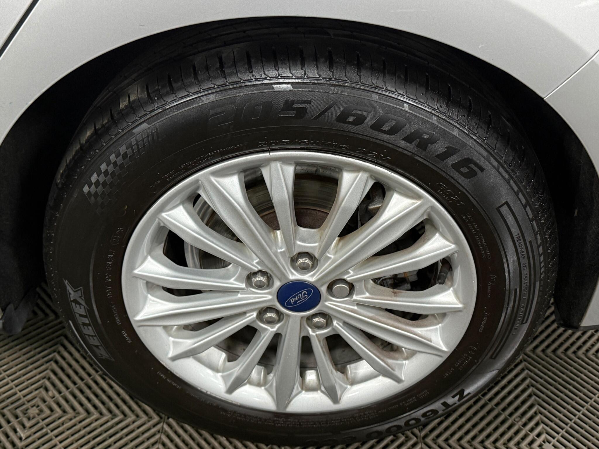 Ford Focus view 31