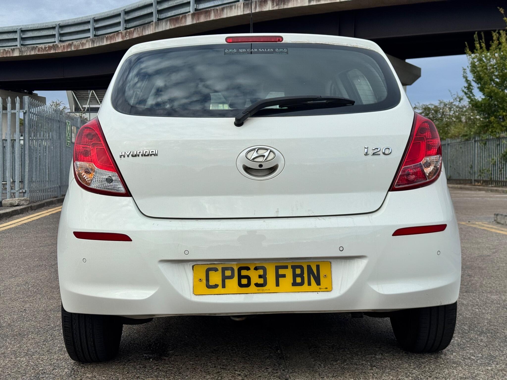 Hyundai i20 view 16